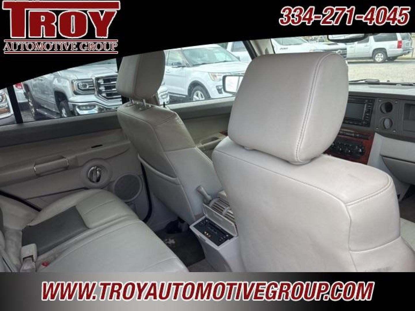 2006 Dark Khaki Pearlcoat /Khaki Jeep Commander Limited (1J8HH58266C) with an HEMI 5.7L V8 Multi Displacement engine, Automatic transmission, located at 6812 Atlanta Hwy, Montgomery, AL, 36117, (334) 271-4045, 32.382118, -86.178673 - Dark Khaki Pearlcoat 2006 Jeep Commander Limited RWD HEMI 5.7L V8 Multi Displacement 5-Speed Automatic<br><br>Financing Available---Top Value for Trades. - Photo#24