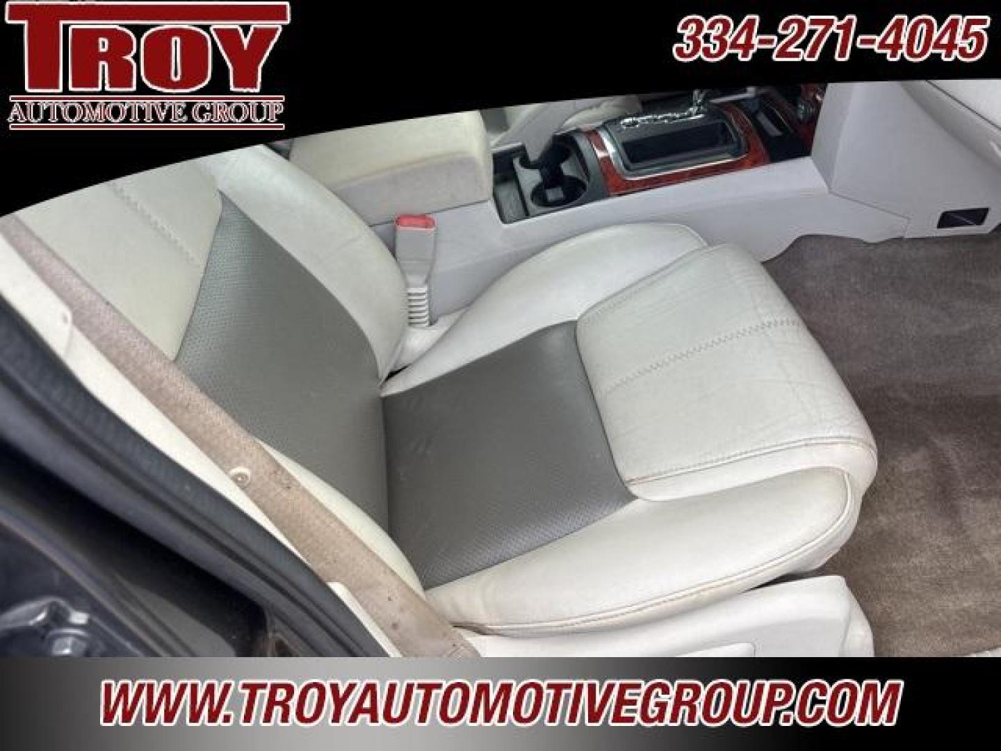2006 Dark Khaki Pearlcoat /Khaki Jeep Commander Limited (1J8HH58266C) with an HEMI 5.7L V8 Multi Displacement engine, Automatic transmission, located at 6812 Atlanta Hwy, Montgomery, AL, 36117, (334) 271-4045, 32.382118, -86.178673 - Dark Khaki Pearlcoat 2006 Jeep Commander Limited RWD HEMI 5.7L V8 Multi Displacement 5-Speed Automatic<br><br>Financing Available---Top Value for Trades. - Photo#30