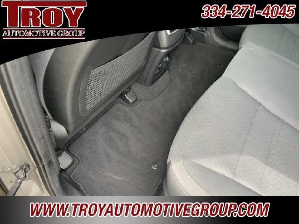 2018 Titanium Silver /Light Gray Kia Sorento LX (5XYPG4A39JG) with an 2.4L DOHC engine, Automatic transmission, located at 6812 Atlanta Hwy, Montgomery, AL, 36117, (334) 271-4045, 32.382118, -86.178673 - Ebony Black 2018 Kia Sorento LX FWD 2.4L DOHC 6-Speed Automatic with Sportmatic<br><br>Financing Available---Top Value for Trades.<br><br>21/28 City/Highway MPG<br><br><br>Awards:<br> * 2018 KBB.com 10 Most Affordable 3-Row Vehicles - Photo #17
