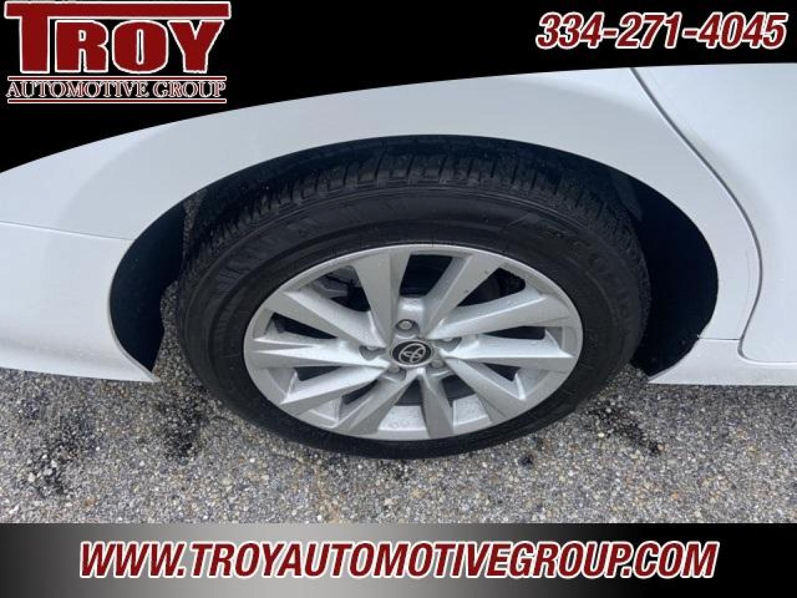 2022 White /Ash Toyota Camry LE (4T1C11AK1NU) with an 2.5L I4 DOHC 16V engine, Automatic transmission, located at 6812 Atlanta Hwy, Montgomery, AL, 36117, (334) 271-4045, 32.382118, -86.178673 - Photo #15