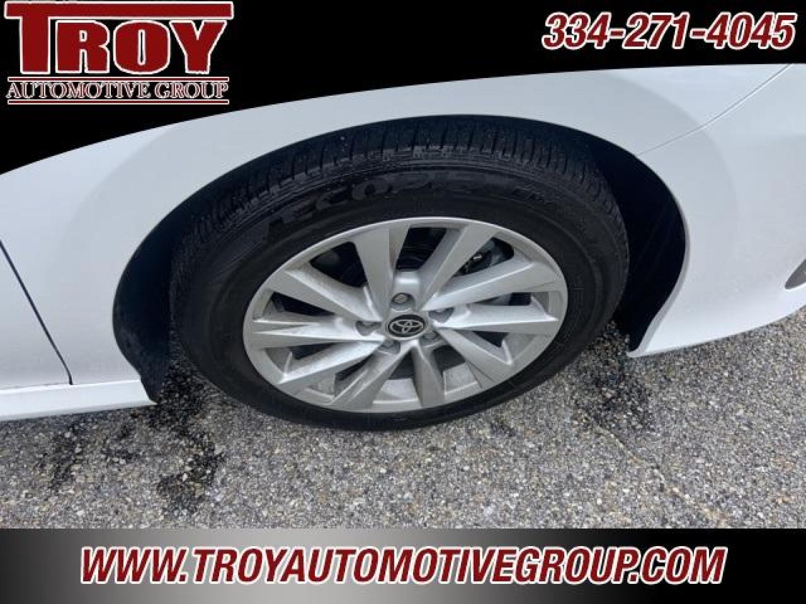 2022 White /Ash Toyota Camry LE (4T1C11AK1NU) with an 2.5L I4 DOHC 16V engine, Automatic transmission, located at 6812 Atlanta Hwy, Montgomery, AL, 36117, (334) 271-4045, 32.382118, -86.178673 - Photo #16