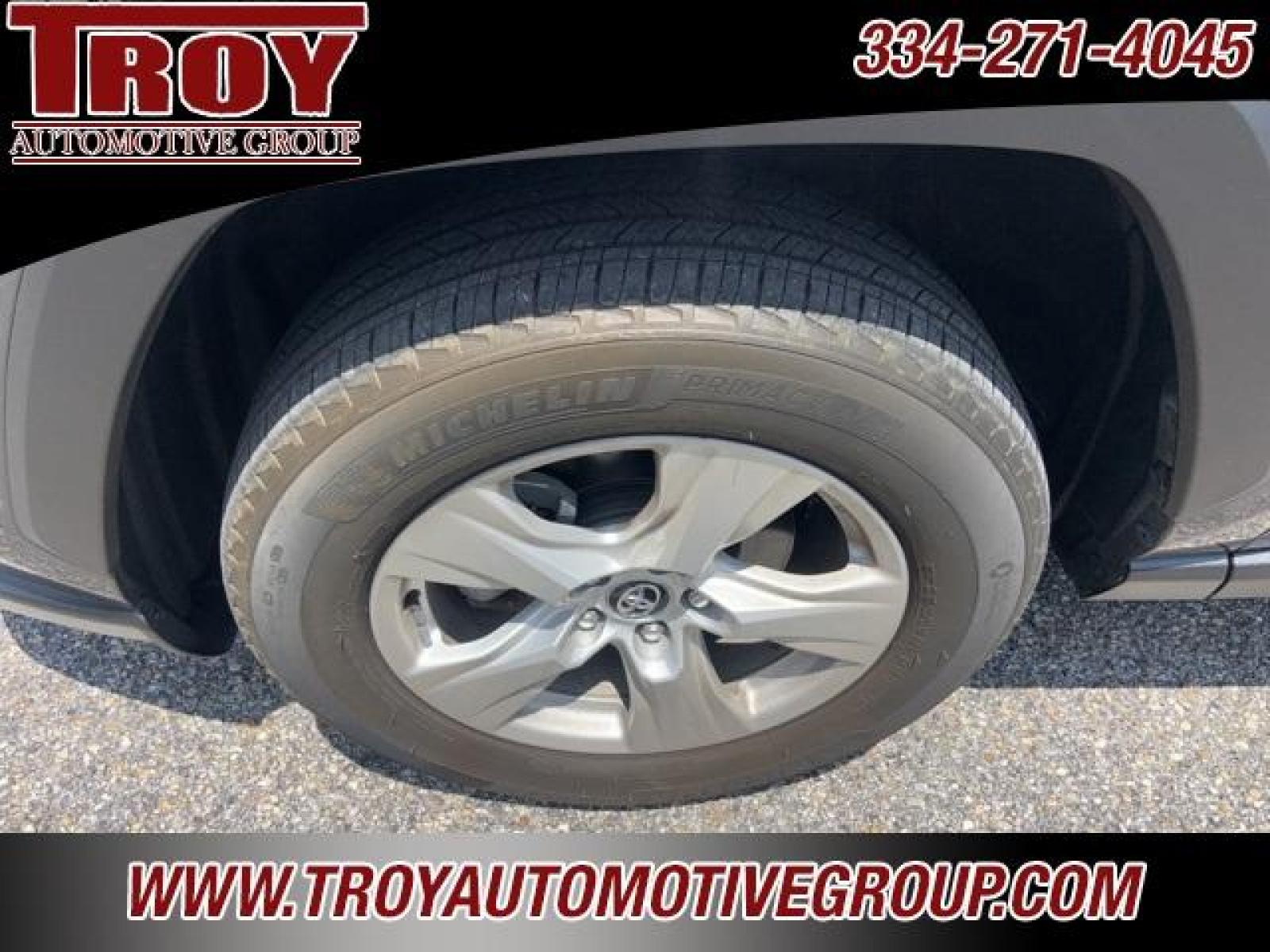 2021 Gray /Black Toyota RAV4 XLE (2T3W1RFVXMC) with an 2.5L 4-Cylinder DOHC Dual VVT-i engine, Automatic transmission, located at 6812 Atlanta Hwy, Montgomery, AL, 36117, (334) 271-4045, 32.382118, -86.178673 - Priced below KBB Fair Purchase Price!<br><br>Gray 2021 Toyota RAV4 XLE FWD 2.5L 4-Cylinder DOHC Dual VVT-i 8-Speed Automatic<br><br>Financing Available---Top Value for Trades.<br><br>Odometer is 18275 miles below market average! 28/35 City/Highway MPG - Photo #18