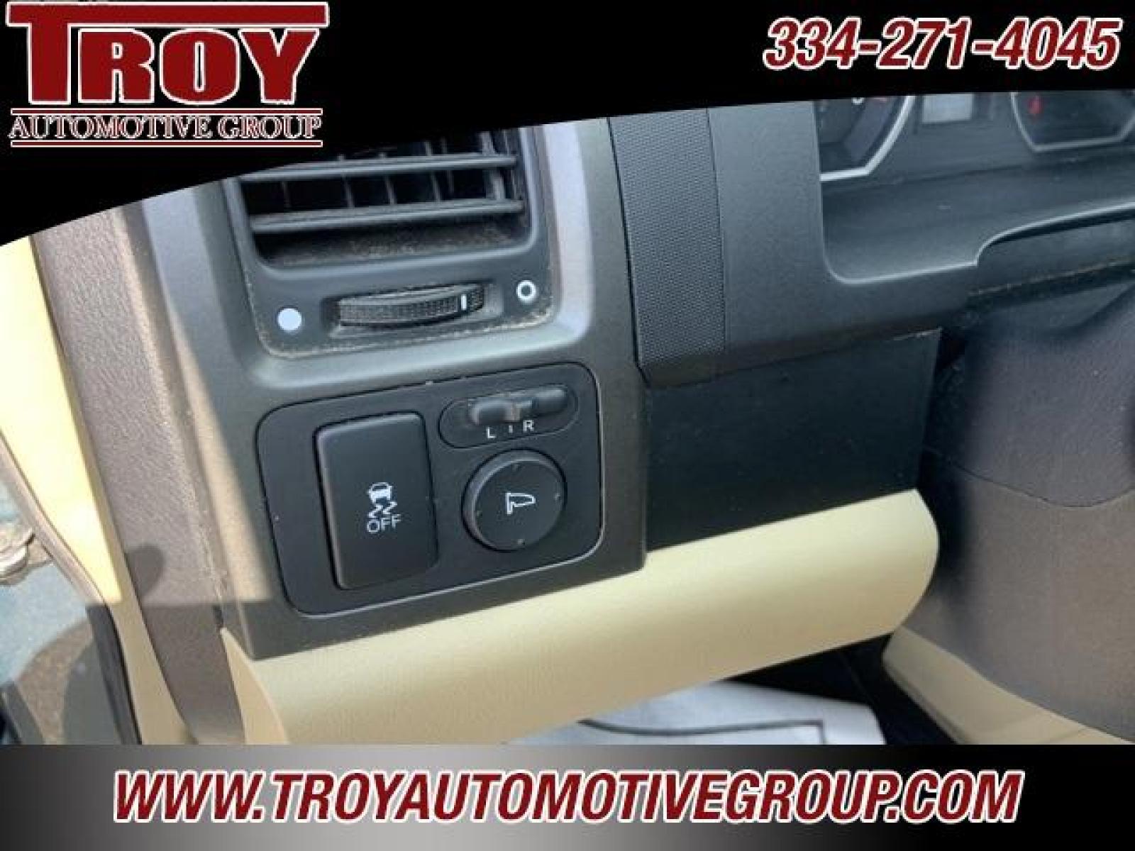 2011 Opal Sage Metallic /Ivory Honda CR-V SE (5J6RE4H46BL) with an 2.4L I4 DOHC 16V i-VTEC engine, Automatic transmission, located at 6812 Atlanta Hwy, Montgomery, AL, 36117, (334) 271-4045, 32.382118, -86.178673 - Photo #30