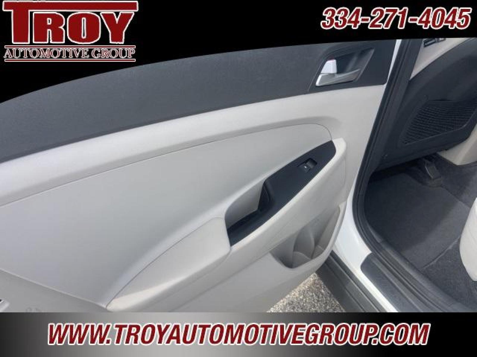 2021 White Cream /Gray Hyundai Tucson SE (KM8J23A4XMU) with an I4 engine, Automatic transmission, located at 6812 Atlanta Hwy, Montgomery, AL, 36117, (334) 271-4045, 32.382118, -86.178673 - Photo #32