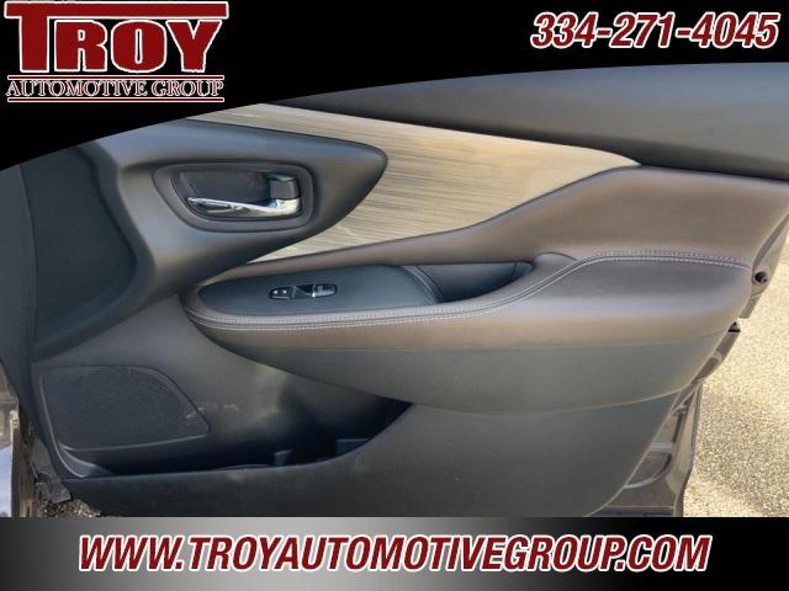 2018 Java Metallic /Mocha Nissan Murano Platinum (5N1AZ2MG8JN) with an 3.5L V6 DOHC 24V engine, CVT transmission, located at 6812 Atlanta Hwy, Montgomery, AL, 36117, (334) 271-4045, 32.382118, -86.178673 - Photo #24