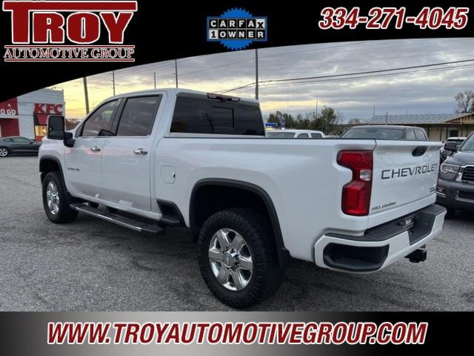 2022 Summit White /Jet Black Chevrolet Silverado 2500HD High Country (1GC4YREY4NF) with an Duramax 6.6L V8 Turbodiesel engine, Automatic transmission, located at 6812 Atlanta Hwy, Montgomery, AL, 36117, (334) 271-4045, 32.382118, -86.178673 - Photo #5