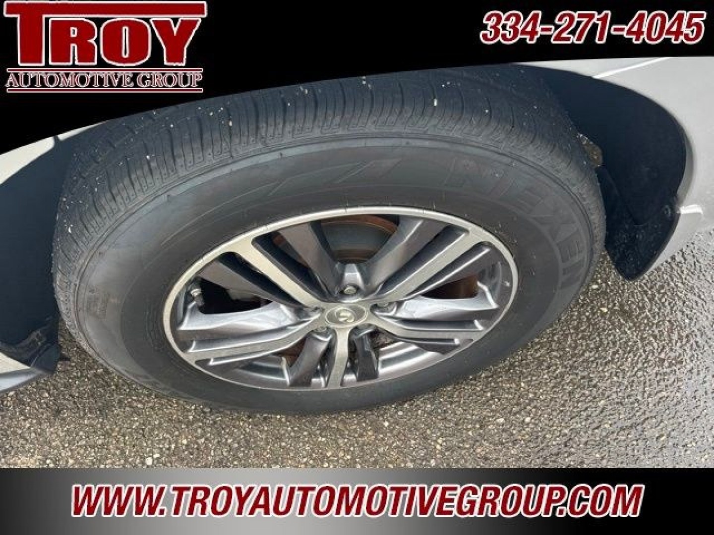 2017 Liquid Platinum /Graphite INFINITI QX60 Base (5N1DL0MN1HC) with an 3.5L V6 engine, CVT transmission, located at 6812 Atlanta Hwy, Montgomery, AL, 36117, (334) 271-4045, 32.382118, -86.178673 - Priced below KBB Fair Purchase Price!<br><br>Liquid Platinum 2017 INFINITI QX60 FWD 3.5L V6 Sport-Tuned CVT<br><br>Financing Available---Top Value for Trades.<br><br>Odometer is 16898 miles below market average! 20/27 City/Highway MPG<br><br><br>Awards:<br> * 2017 IIHS Top Safety Pick * 2017 KBB.- Photo#9