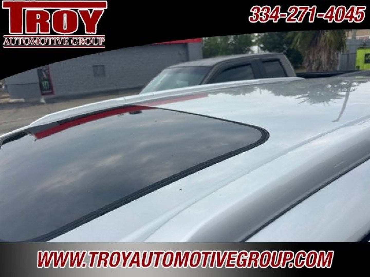 2017 Liquid Platinum /Graphite INFINITI QX60 Base (5N1DL0MN1HC) with an 3.5L V6 engine, CVT transmission, located at 6812 Atlanta Hwy, Montgomery, AL, 36117, (334) 271-4045, 32.382118, -86.178673 - Priced below KBB Fair Purchase Price!<br><br>Liquid Platinum 2017 INFINITI QX60 FWD 3.5L V6 Sport-Tuned CVT<br><br>Financing Available---Top Value for Trades.<br><br>Odometer is 16898 miles below market average! 20/27 City/Highway MPG<br><br><br>Awards:<br> * 2017 IIHS Top Safety Pick * 2017 KBB.- Photo#11