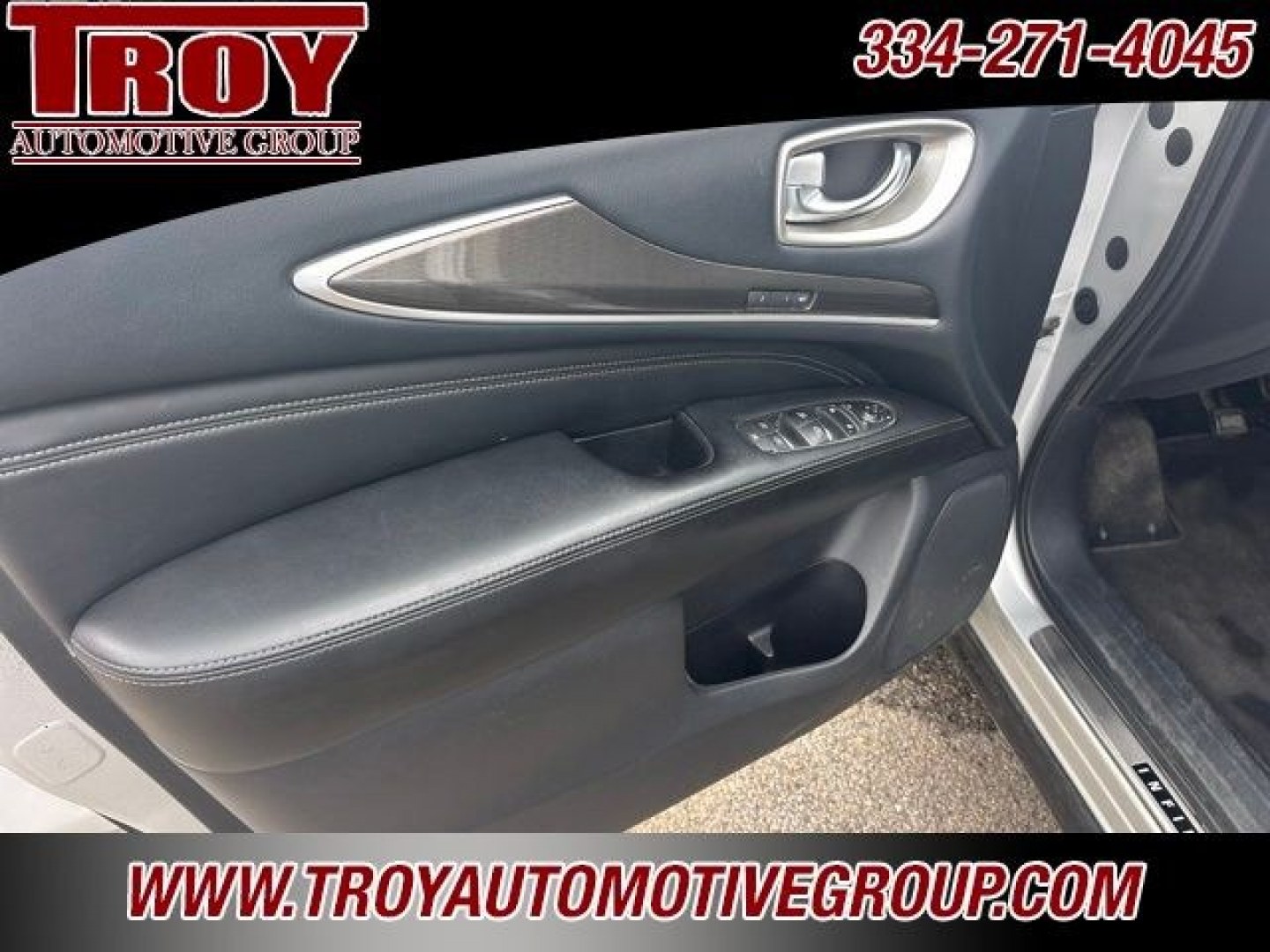 2017 Liquid Platinum /Graphite INFINITI QX60 Base (5N1DL0MN1HC) with an 3.5L V6 engine, CVT transmission, located at 6812 Atlanta Hwy, Montgomery, AL, 36117, (334) 271-4045, 32.382118, -86.178673 - Priced below KBB Fair Purchase Price!<br><br>Liquid Platinum 2017 INFINITI QX60 FWD 3.5L V6 Sport-Tuned CVT<br><br>Financing Available---Top Value for Trades.<br><br>Odometer is 16898 miles below market average! 20/27 City/Highway MPG<br><br><br>Awards:<br> * 2017 IIHS Top Safety Pick * 2017 KBB.- Photo#13