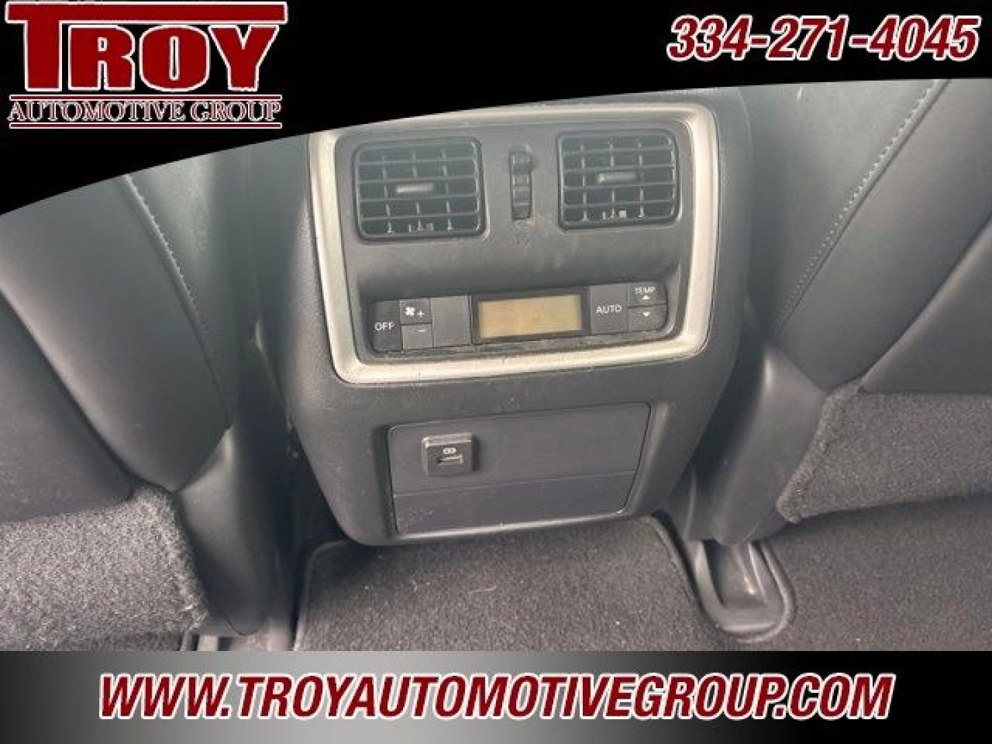 2017 Liquid Platinum /Graphite INFINITI QX60 Base (5N1DL0MN1HC) with an 3.5L V6 engine, CVT transmission, located at 6812 Atlanta Hwy, Montgomery, AL, 36117, (334) 271-4045, 32.382118, -86.178673 - Priced below KBB Fair Purchase Price!<br><br>Liquid Platinum 2017 INFINITI QX60 FWD 3.5L V6 Sport-Tuned CVT<br><br>Financing Available---Top Value for Trades.<br><br>Odometer is 16898 miles below market average! 20/27 City/Highway MPG<br><br><br>Awards:<br> * 2017 IIHS Top Safety Pick * 2017 KBB.- Photo#23