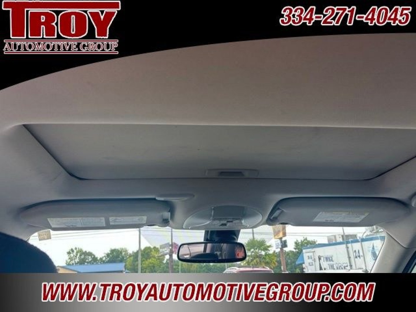 2017 Liquid Platinum /Graphite INFINITI QX60 Base (5N1DL0MN1HC) with an 3.5L V6 engine, CVT transmission, located at 6812 Atlanta Hwy, Montgomery, AL, 36117, (334) 271-4045, 32.382118, -86.178673 - Priced below KBB Fair Purchase Price!<br><br>Liquid Platinum 2017 INFINITI QX60 FWD 3.5L V6 Sport-Tuned CVT<br><br>Financing Available---Top Value for Trades.<br><br>Odometer is 16898 miles below market average! 20/27 City/Highway MPG<br><br><br>Awards:<br> * 2017 IIHS Top Safety Pick * 2017 KBB.- Photo#26