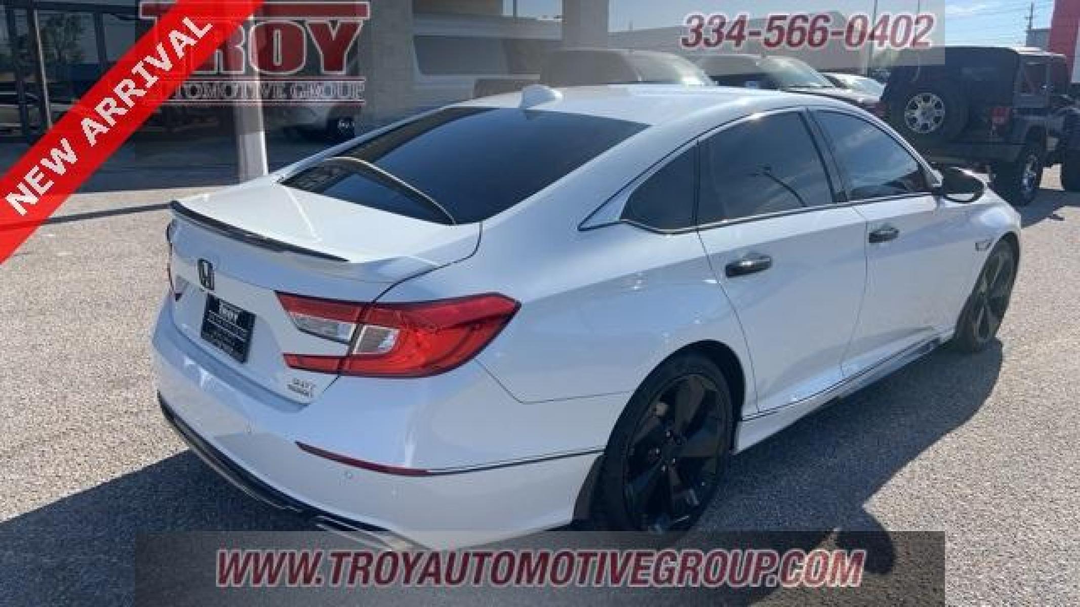 2018 Platinum White Pearl /Gray Honda Accord Touring 2.0T (1HGCV2F9XJA) with an I4 DOHC 16V Turbocharged engine, Automatic transmission, located at 6812 Atlanta Hwy, Montgomery, AL, 36117, (334) 271-4045, 32.382118, -86.178673 - Photo #9