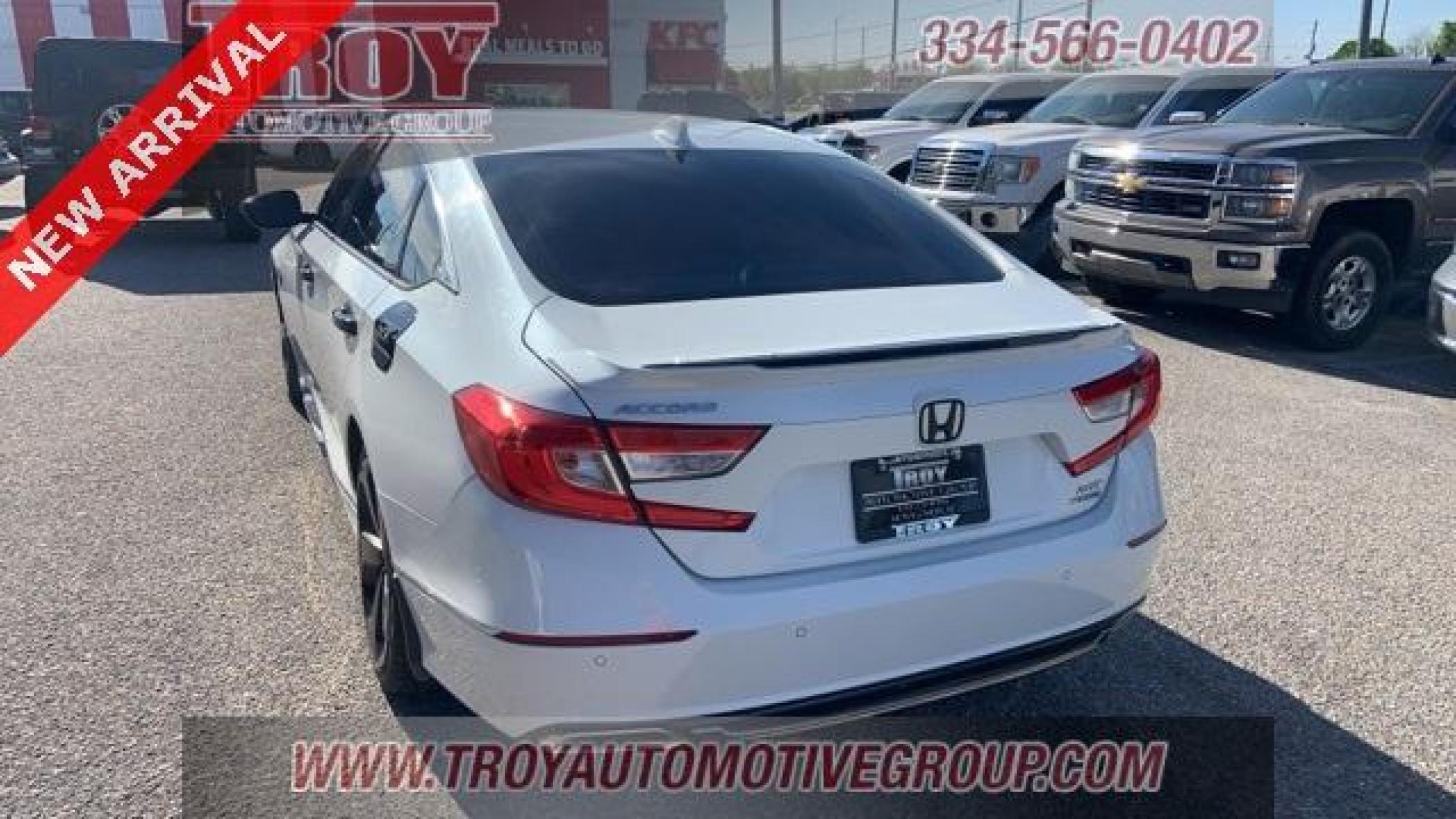 2018 Platinum White Pearl /Gray Honda Accord Touring 2.0T (1HGCV2F9XJA) with an I4 DOHC 16V Turbocharged engine, Automatic transmission, located at 6812 Atlanta Hwy, Montgomery, AL, 36117, (334) 271-4045, 32.382118, -86.178673 - Photo #11