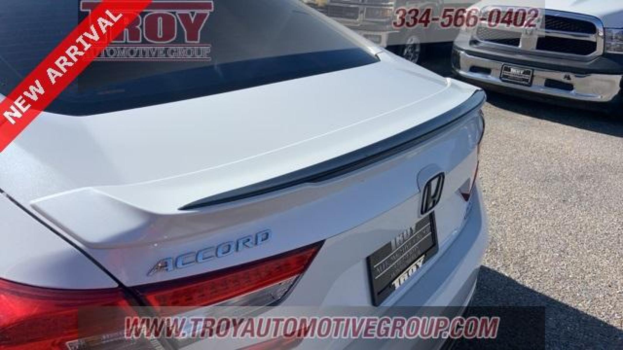 2018 Platinum White Pearl /Gray Honda Accord Touring 2.0T (1HGCV2F9XJA) with an I4 DOHC 16V Turbocharged engine, Automatic transmission, located at 6812 Atlanta Hwy, Montgomery, AL, 36117, (334) 271-4045, 32.382118, -86.178673 - Photo #15