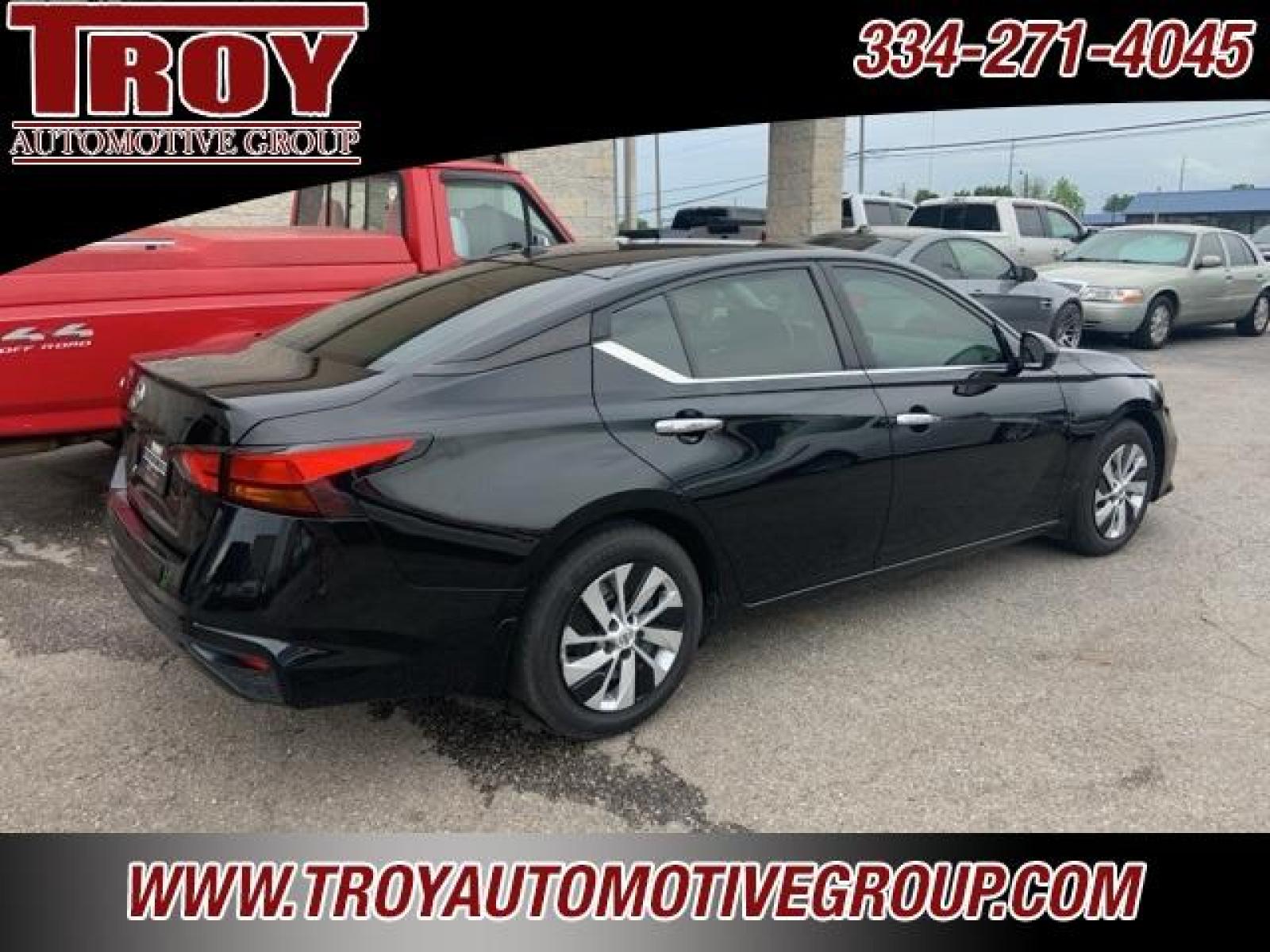 2020 Super Black Clearcoat /Charcoal Nissan Altima 2.5 S (1N4BL4BV9LN) with an 2.5L 4-Cylinder DOHC 16V engine, CVT transmission, located at 6812 Atlanta Hwy, Montgomery, AL, 36117, (334) 271-4045, 32.382118, -86.178673 - Photo #3