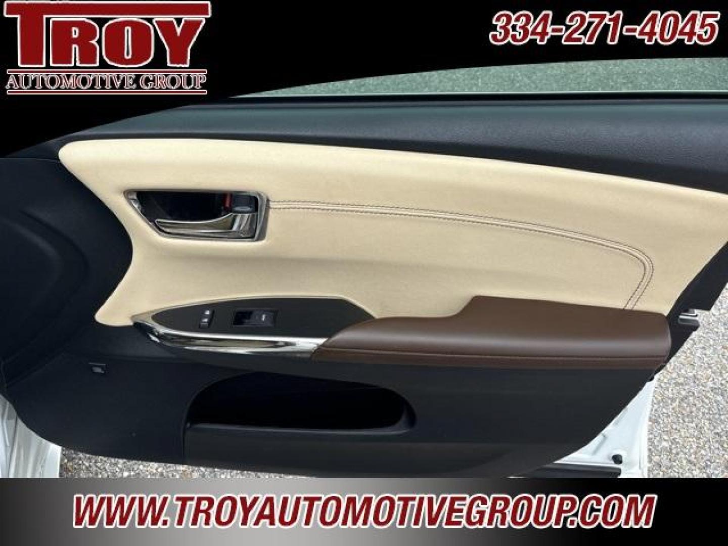 2017 Blizzard Pearl /Almond Toyota Avalon (4T1BK1EB3HU) with an 3.5L V6 DOHC Dual VVT-i 24V engine, Automatic transmission, located at 6812 Atlanta Hwy, Montgomery, AL, 36117, (334) 271-4045, 32.382118, -86.178673 - Photo#29