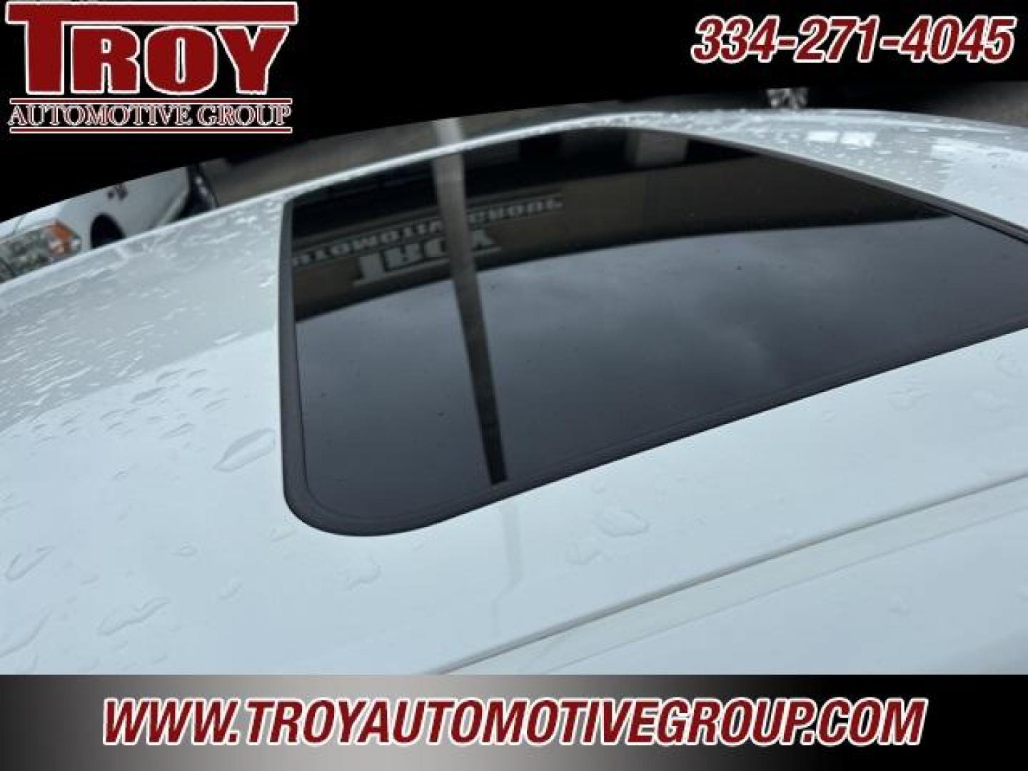 2017 Blizzard Pearl /Almond Toyota Avalon (4T1BK1EB3HU) with an 3.5L V6 DOHC Dual VVT-i 24V engine, Automatic transmission, located at 6812 Atlanta Hwy, Montgomery, AL, 36117, (334) 271-4045, 32.382118, -86.178673 - Photo#33