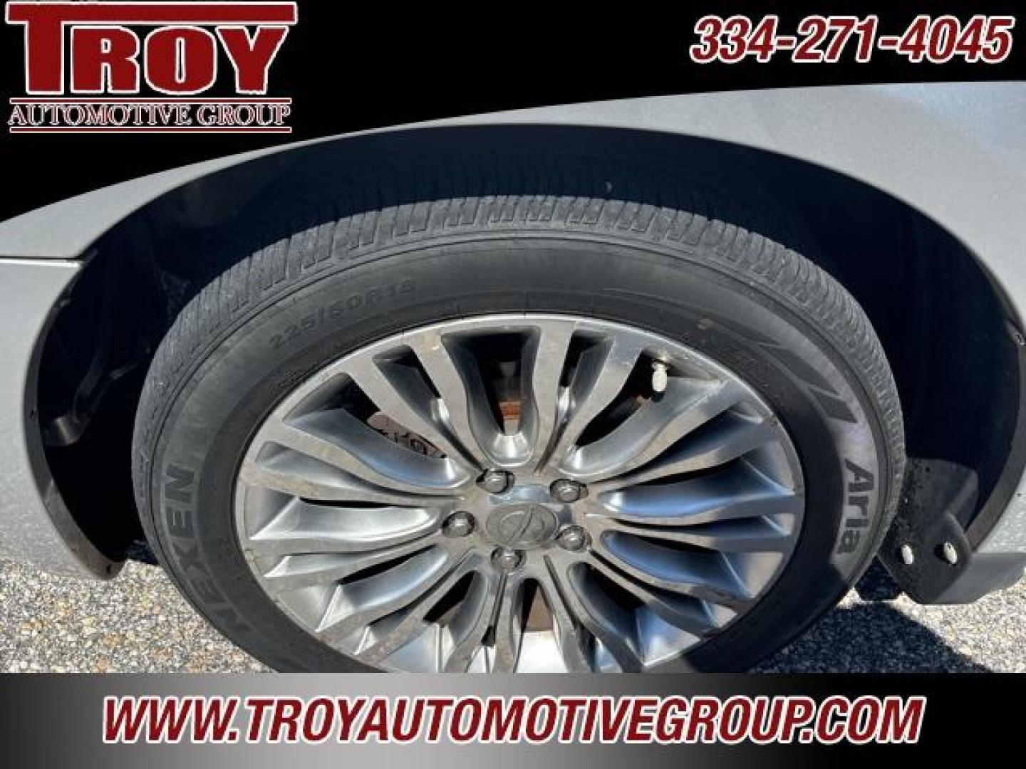 2012 Bright Silver Metallic Clearcoat /Black Chrysler 200 Limited (1C3CCBCG0CN) with an 3.6L V6 Flex Fuel 24V VVT engine, Automatic transmission, located at 6812 Atlanta Hwy, Montgomery, AL, 36117, (334) 271-4045, 32.382118, -86.178673 - Photo#14