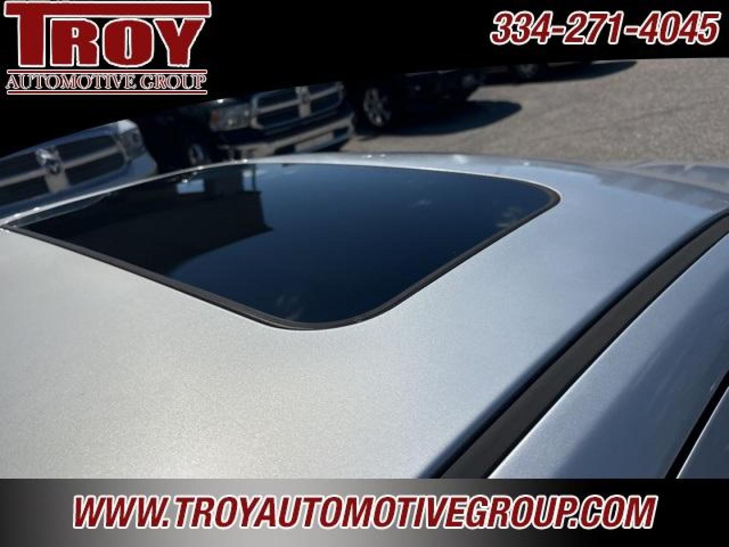 2012 Bright Silver Metallic Clearcoat /Black Chrysler 200 Limited (1C3CCBCG0CN) with an 3.6L V6 Flex Fuel 24V VVT engine, Automatic transmission, located at 6812 Atlanta Hwy, Montgomery, AL, 36117, (334) 271-4045, 32.382118, -86.178673 - Photo#17