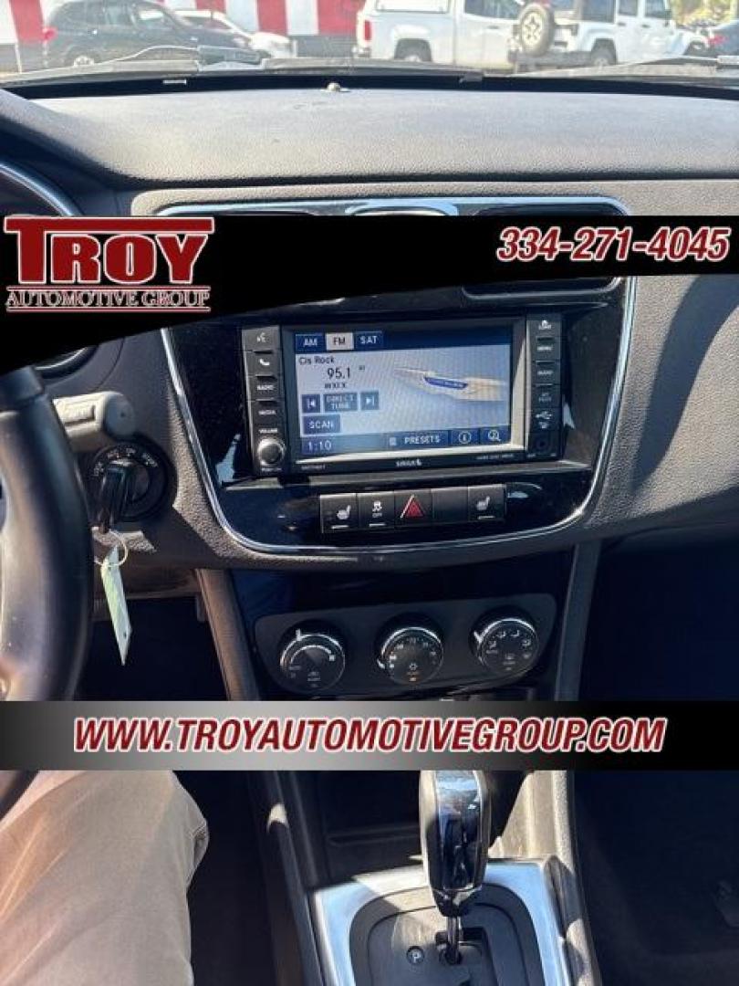 2012 Bright Silver Metallic Clearcoat /Black Chrysler 200 Limited (1C3CCBCG0CN) with an 3.6L V6 Flex Fuel 24V VVT engine, Automatic transmission, located at 6812 Atlanta Hwy, Montgomery, AL, 36117, (334) 271-4045, 32.382118, -86.178673 - Photo#39