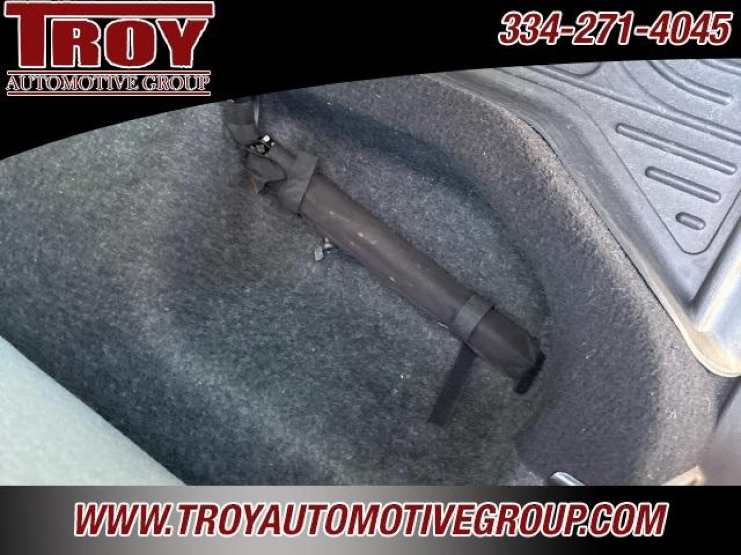 2013 Flame Red Clearcoat /Diesel Gray/Black Ram 1500 SLT (1C6RR6GP5DS) with an 4.7L V8 FFV engine, Automatic transmission, located at 6812 Atlanta Hwy, Montgomery, AL, 36117, (334) 271-4045, 32.382118, -86.178673 - Photo#23