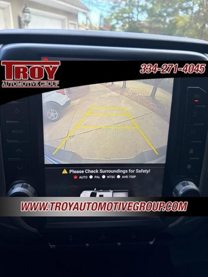 2018 Silver Ice Metallic /Black Chevrolet Silverado 1500 LT (3GCUKREC4JG) with an EcoTec3 5.3L V8 engine, Automatic transmission, located at 6812 Atlanta Hwy, Montgomery, AL, 36117, (334) 271-4045, 32.382118, -86.178673 - Photo#47
