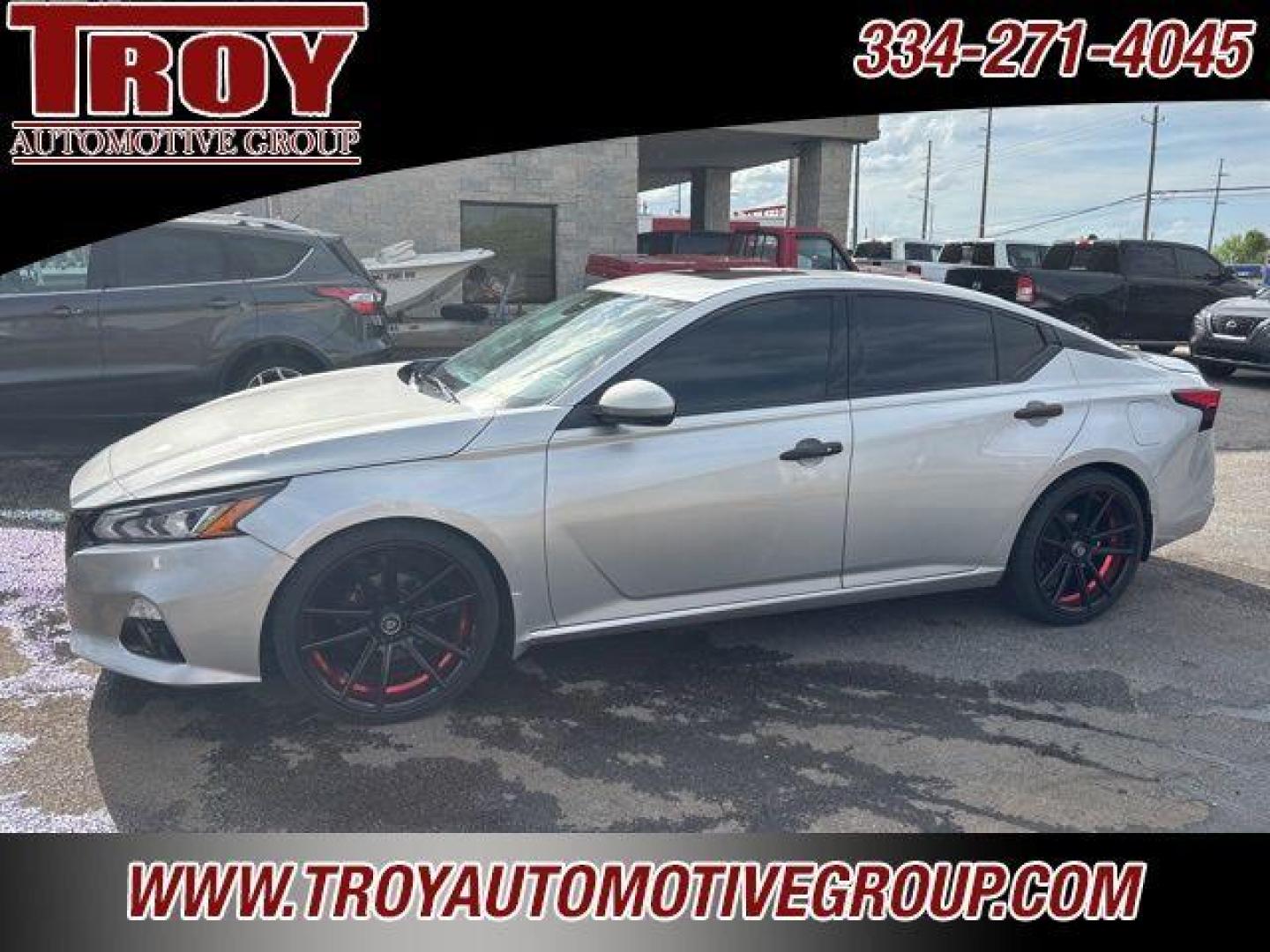 2019 Brilliant Silver Metallic /Charcoal Nissan Altima 2.5 SV (1N4BL4DV4KC) with an 2.5L 4-Cylinder DOHC 16V engine, CVT transmission, located at 6812 Atlanta Hwy, Montgomery, AL, 36117, (334) 271-4045, 32.382118, -86.178673 - Power Sunrrof!! - Photo#1
