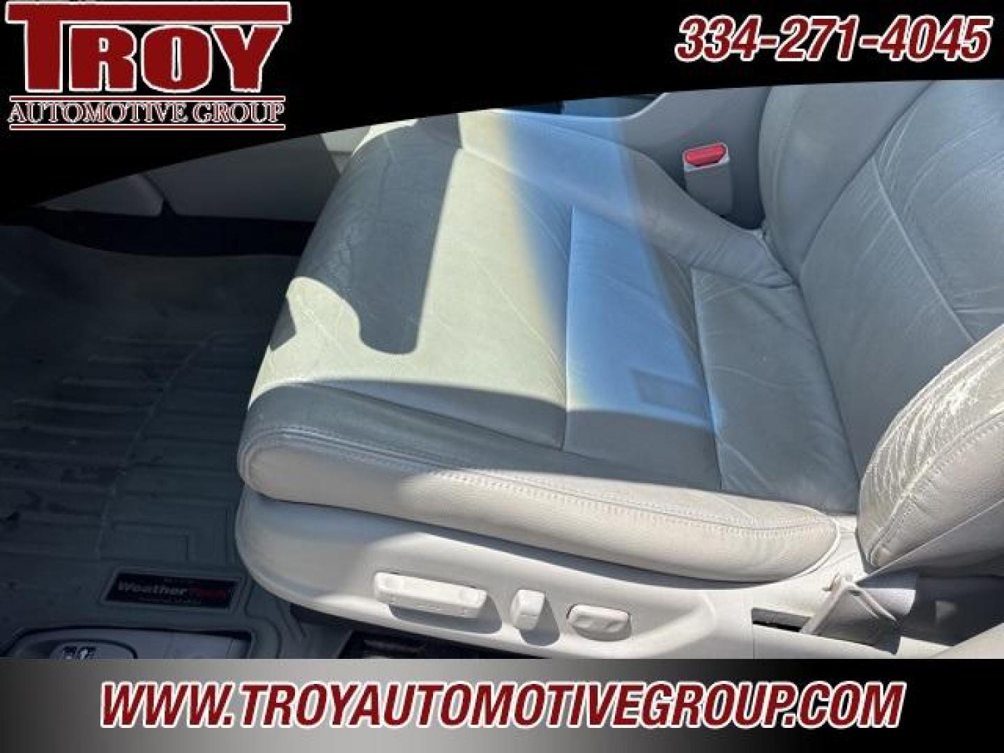 2012 Alabaster Silver Metallic /Gray Honda Accord EX-L (1HGCP2F86CA) with an 2.4L I4 DOHC i-VTEC 16V engine, Automatic transmission, located at 6812 Atlanta Hwy, Montgomery, AL, 36117, (334) 271-4045, 32.382118, -86.178673 - Heated Leather Seats!!<br>Power Sunroof!!<br>Rear Spoiler !!<br>2-Master Remote Keys!! - Photo#31
