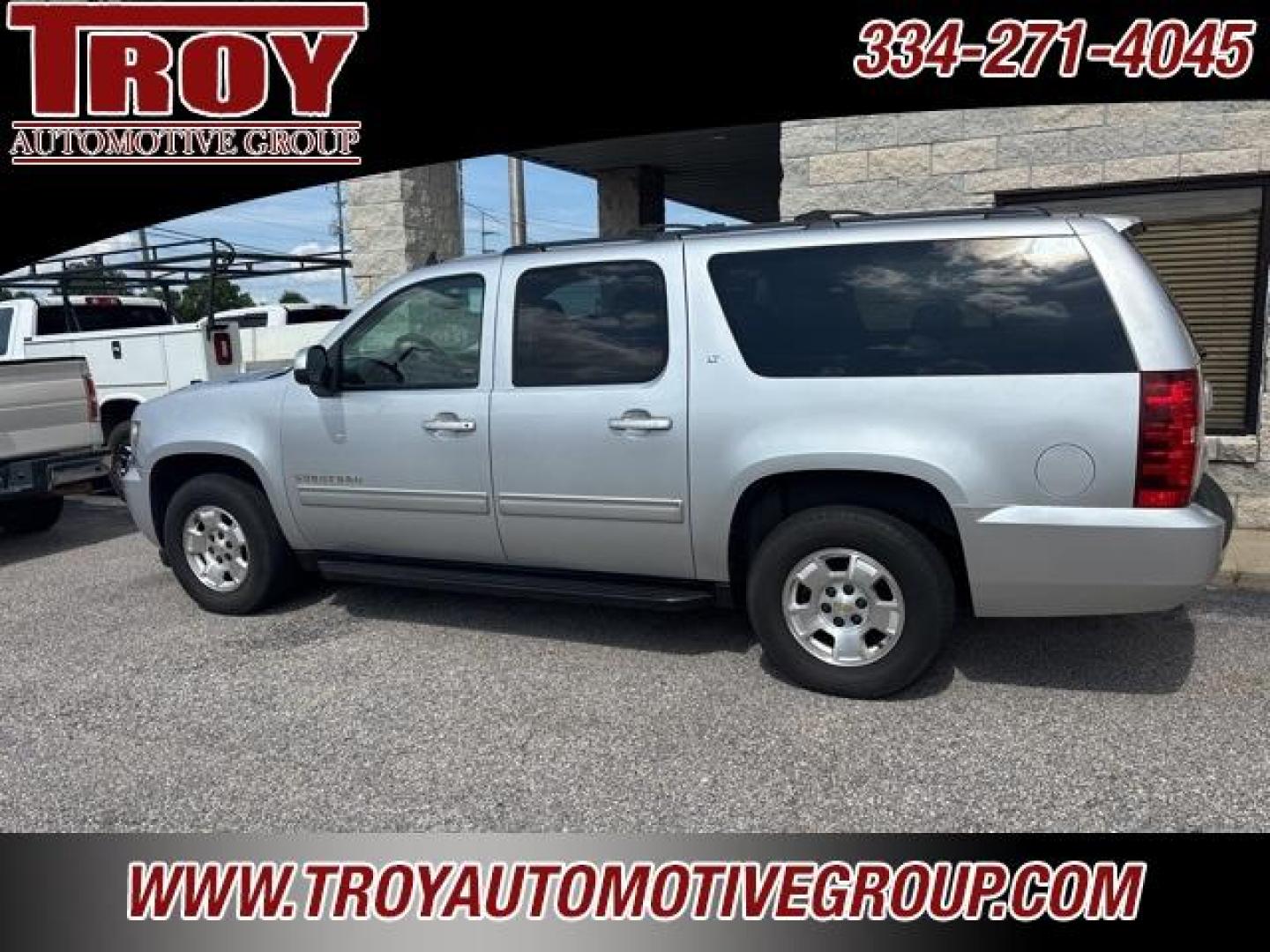 2013 Silver Ice Metallic /Light Titanium/Dark Titanium Chevrolet Suburban 1500 LT (1GNSCJE03DR) with an Vortec 5.3L V8 SFI Flex Fuel engine, Automatic transmission, located at 6812 Atlanta Hwy, Montgomery, AL, 36117, (334) 271-4045, 32.382118, -86.178673 - 2-Owner!!<br>Power Sunroof!! - Photo#4