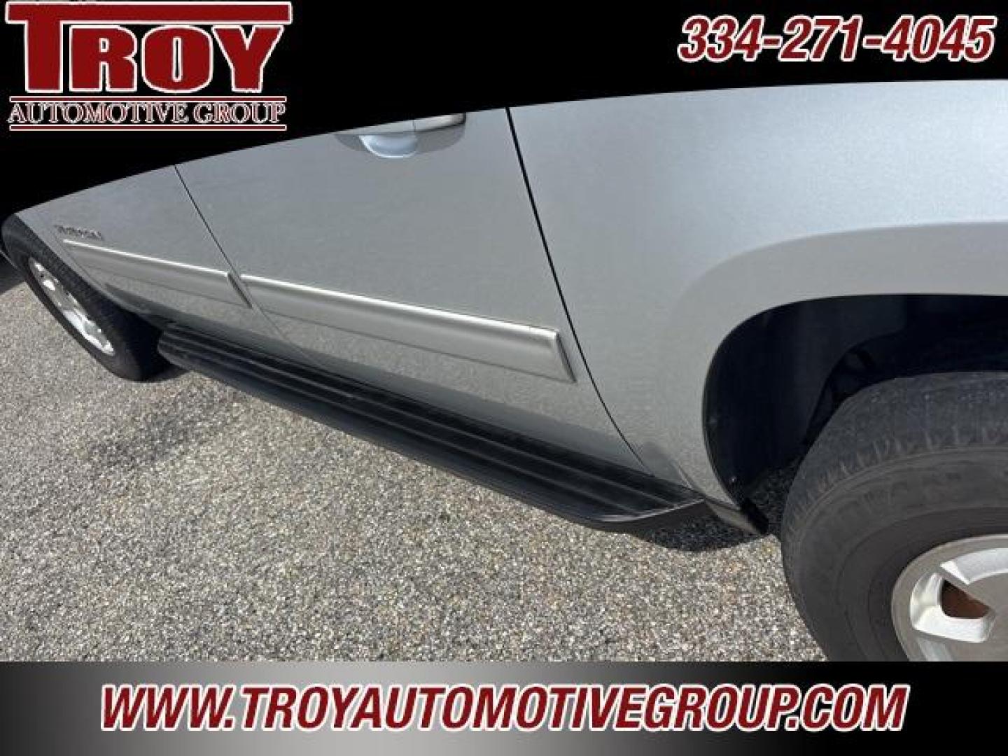 2013 Silver Ice Metallic /Light Titanium/Dark Titanium Chevrolet Suburban 1500 LT (1GNSCJE03DR) with an Vortec 5.3L V8 SFI Flex Fuel engine, Automatic transmission, located at 6812 Atlanta Hwy, Montgomery, AL, 36117, (334) 271-4045, 32.382118, -86.178673 - 2-Owner!!<br>Power Sunroof!! - Photo#14