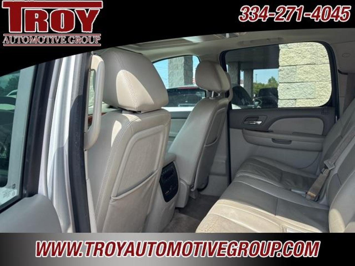 2013 Silver Ice Metallic /Light Titanium/Dark Titanium Chevrolet Suburban 1500 LT (1GNSCJE03DR) with an Vortec 5.3L V8 SFI Flex Fuel engine, Automatic transmission, located at 6812 Atlanta Hwy, Montgomery, AL, 36117, (334) 271-4045, 32.382118, -86.178673 - 2-Owner!!<br>Power Sunroof!! - Photo#17