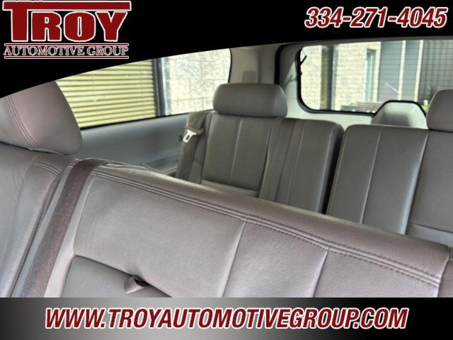 2013 Silver Ice Metallic /Light Titanium/Dark Titanium Chevrolet Suburban 1500 LT (1GNSCJE03DR) with an Vortec 5.3L V8 SFI Flex Fuel engine, Automatic transmission, located at 6812 Atlanta Hwy, Montgomery, AL, 36117, (334) 271-4045, 32.382118, -86.178673 - 2-Owner!!<br>Power Sunroof!! - Photo#23