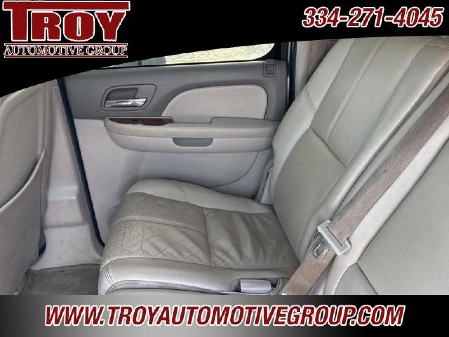 2013 Silver Ice Metallic /Light Titanium/Dark Titanium Chevrolet Suburban 1500 LT (1GNSCJE03DR) with an Vortec 5.3L V8 SFI Flex Fuel engine, Automatic transmission, located at 6812 Atlanta Hwy, Montgomery, AL, 36117, (334) 271-4045, 32.382118, -86.178673 - 2-Owner!!<br>Power Sunroof!! - Photo#24