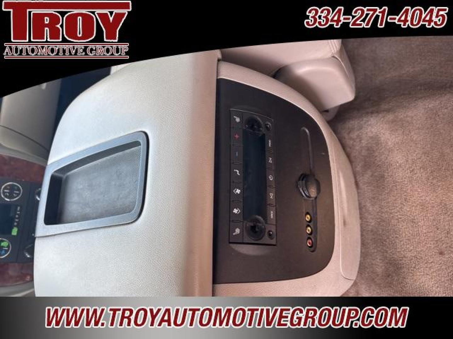 2013 Silver Ice Metallic /Light Titanium/Dark Titanium Chevrolet Suburban 1500 LT (1GNSCJE03DR) with an Vortec 5.3L V8 SFI Flex Fuel engine, Automatic transmission, located at 6812 Atlanta Hwy, Montgomery, AL, 36117, (334) 271-4045, 32.382118, -86.178673 - 2-Owner!!<br>Power Sunroof!! - Photo#25