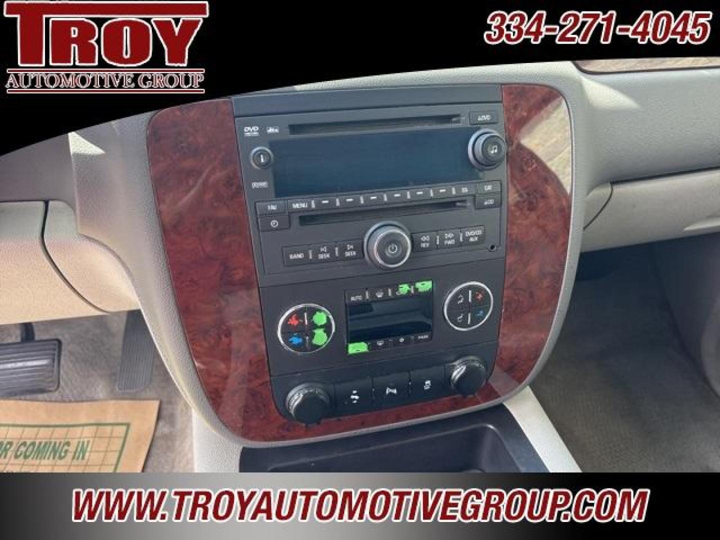 2013 Silver Ice Metallic /Light Titanium/Dark Titanium Chevrolet Suburban 1500 LT (1GNSCJE03DR) with an Vortec 5.3L V8 SFI Flex Fuel engine, Automatic transmission, located at 6812 Atlanta Hwy, Montgomery, AL, 36117, (334) 271-4045, 32.382118, -86.178673 - 2-Owner!!<br>Power Sunroof!! - Photo#35