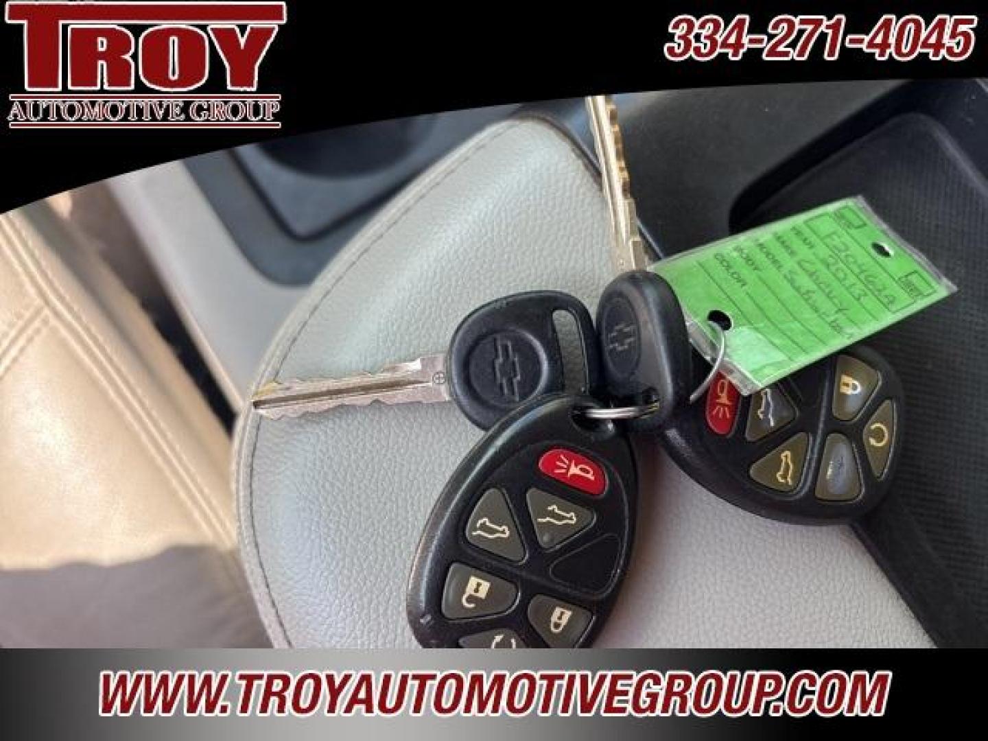 2013 Silver Ice Metallic /Light Titanium/Dark Titanium Chevrolet Suburban 1500 LT (1GNSCJE03DR) with an Vortec 5.3L V8 SFI Flex Fuel engine, Automatic transmission, located at 6812 Atlanta Hwy, Montgomery, AL, 36117, (334) 271-4045, 32.382118, -86.178673 - 2-Owner!!<br>Power Sunroof!! - Photo#36