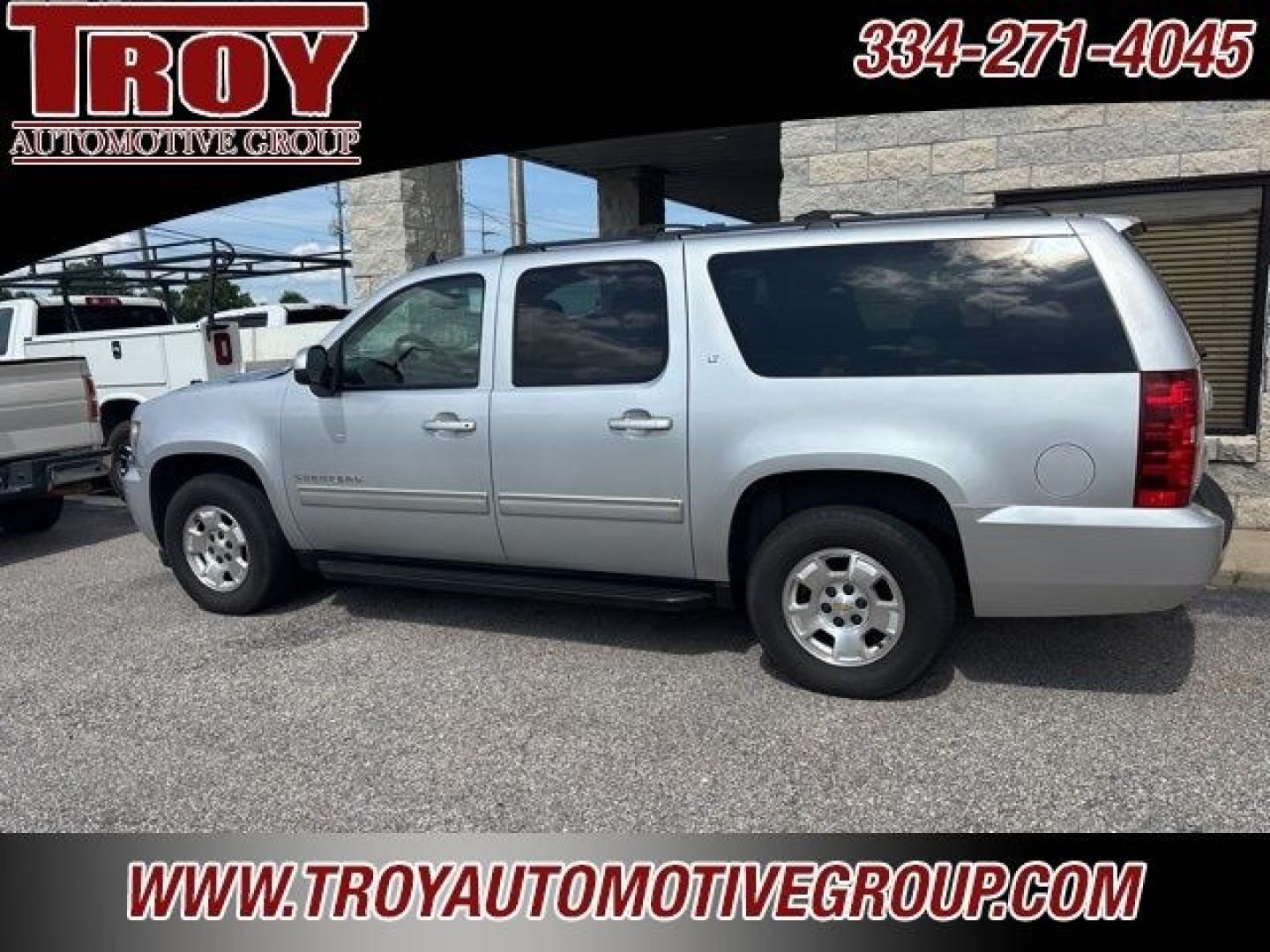 2013 Silver Ice Metallic /Light Titanium/Dark Titanium Chevrolet Suburban 1500 LT (1GNSCJE03DR) with an Vortec 5.3L V8 SFI Flex Fuel engine, Automatic transmission, located at 6812 Atlanta Hwy, Montgomery, AL, 36117, (334) 271-4045, 32.382118, -86.178673 - 2-Owner!!<br>Power Sunroof!!- Photo#4