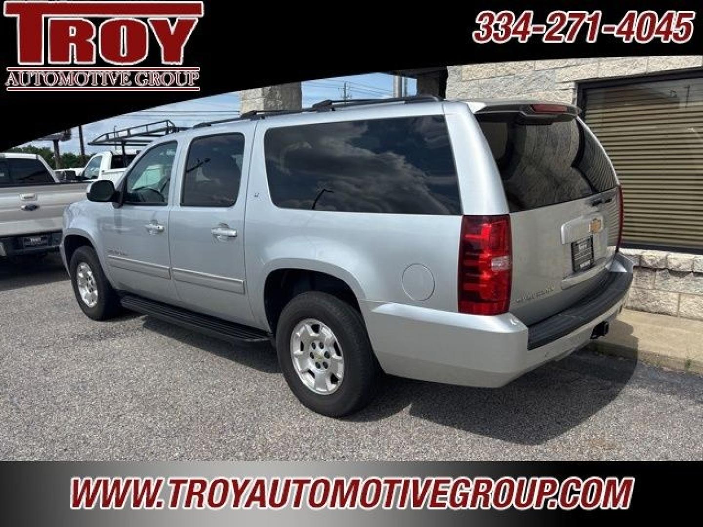 2013 Silver Ice Metallic /Light Titanium/Dark Titanium Chevrolet Suburban 1500 LT (1GNSCJE03DR) with an Vortec 5.3L V8 SFI Flex Fuel engine, Automatic transmission, located at 6812 Atlanta Hwy, Montgomery, AL, 36117, (334) 271-4045, 32.382118, -86.178673 - 2-Owner!!<br>Power Sunroof!!- Photo#5