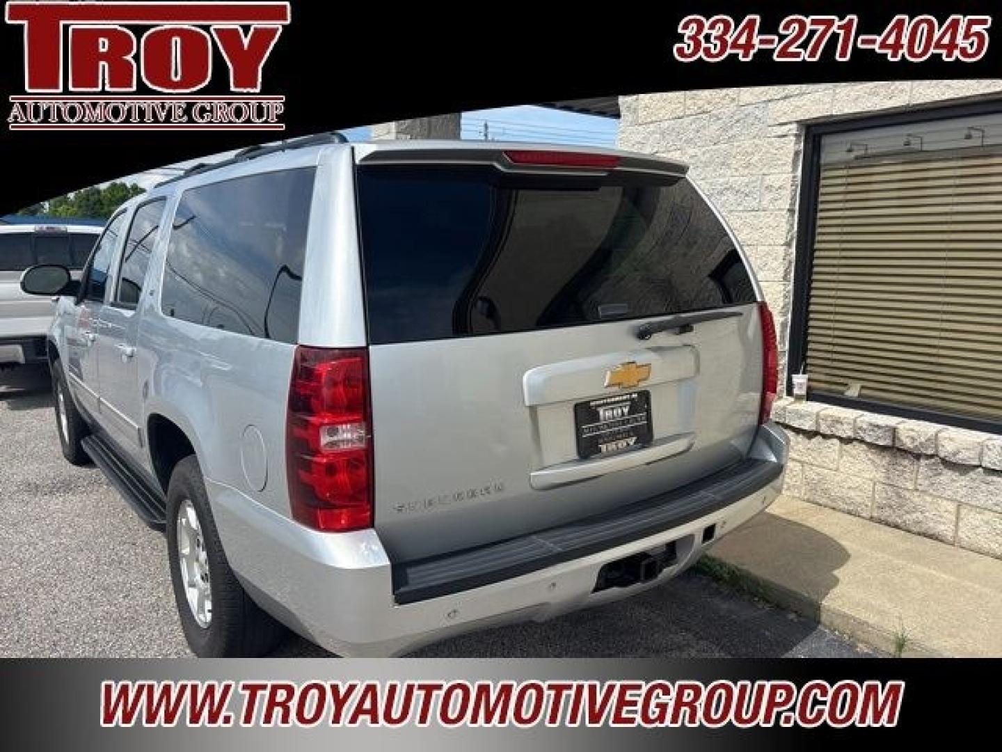 2013 Silver Ice Metallic /Light Titanium/Dark Titanium Chevrolet Suburban 1500 LT (1GNSCJE03DR) with an Vortec 5.3L V8 SFI Flex Fuel engine, Automatic transmission, located at 6812 Atlanta Hwy, Montgomery, AL, 36117, (334) 271-4045, 32.382118, -86.178673 - 2-Owner!!<br>Power Sunroof!!- Photo#6