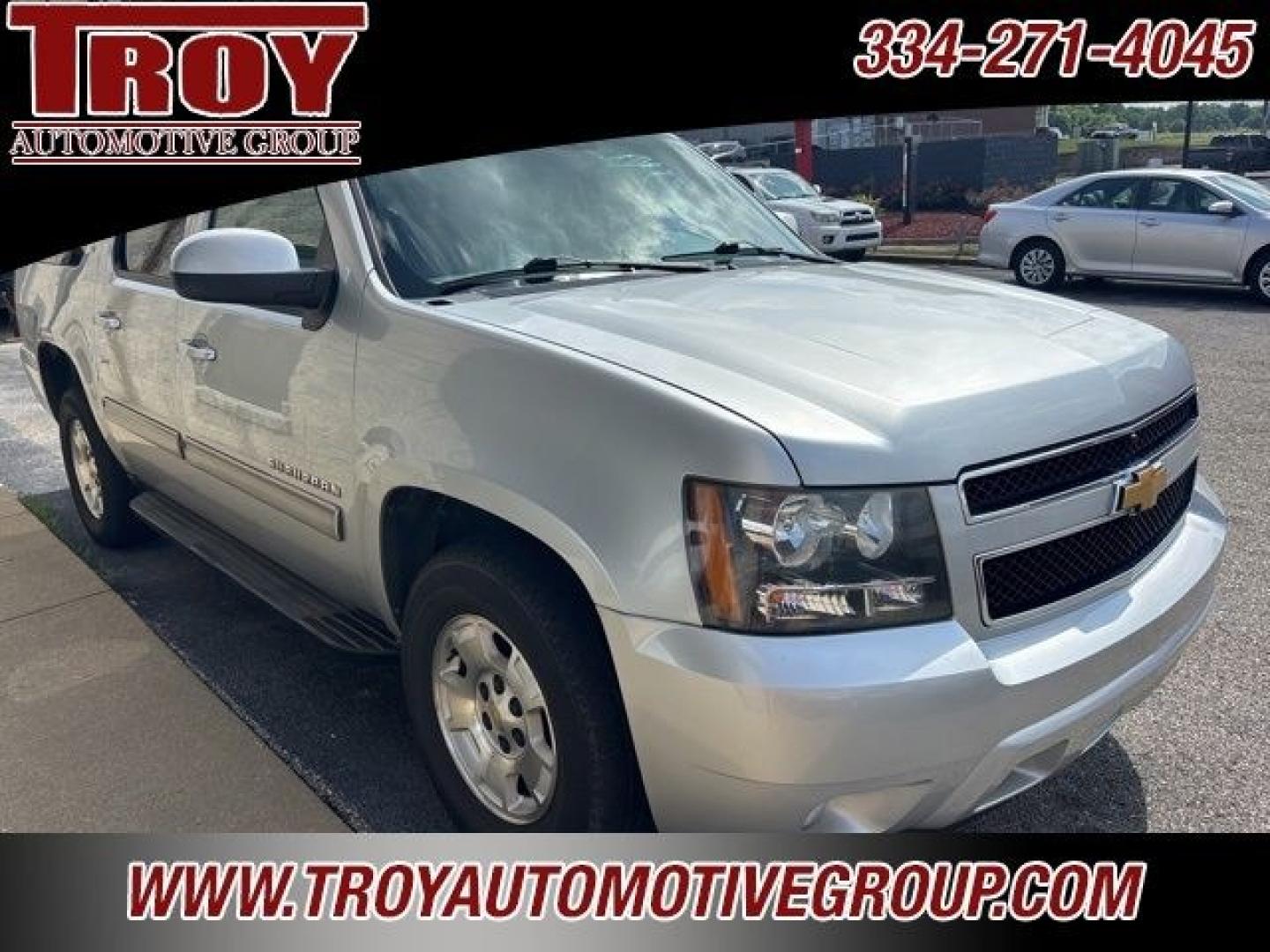 2013 Silver Ice Metallic /Light Titanium/Dark Titanium Chevrolet Suburban 1500 LT (1GNSCJE03DR) with an Vortec 5.3L V8 SFI Flex Fuel engine, Automatic transmission, located at 6812 Atlanta Hwy, Montgomery, AL, 36117, (334) 271-4045, 32.382118, -86.178673 - 2-Owner!!<br>Power Sunroof!!- Photo#9