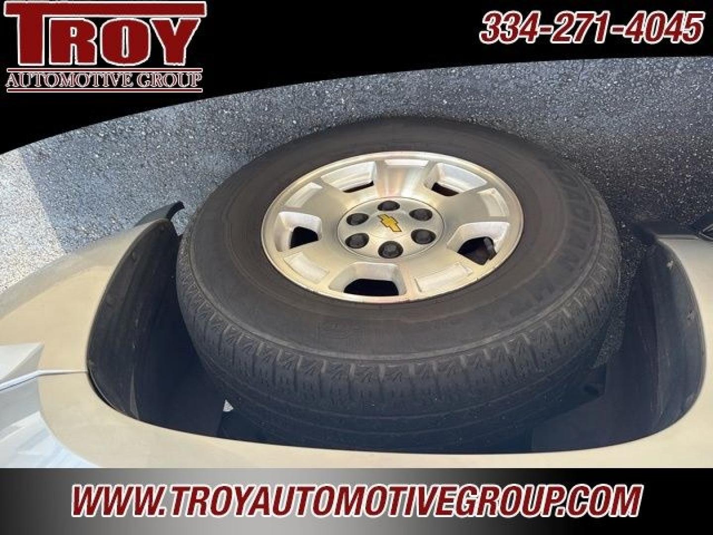 2013 Silver Ice Metallic /Light Titanium/Dark Titanium Chevrolet Suburban 1500 LT (1GNSCJE03DR) with an Vortec 5.3L V8 SFI Flex Fuel engine, Automatic transmission, located at 6812 Atlanta Hwy, Montgomery, AL, 36117, (334) 271-4045, 32.382118, -86.178673 - 2-Owner!!<br>Power Sunroof!!- Photo#10