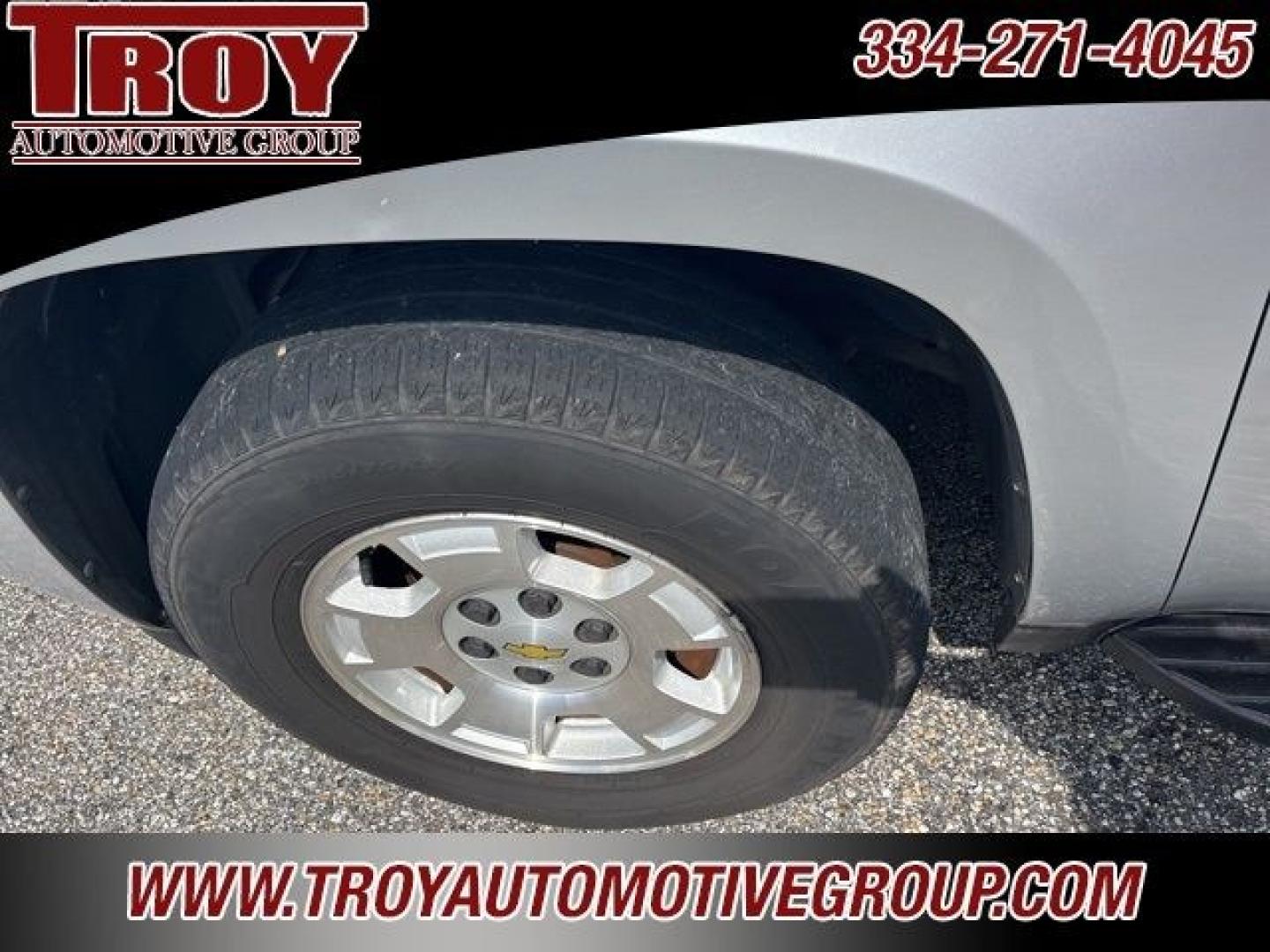 2013 Silver Ice Metallic /Light Titanium/Dark Titanium Chevrolet Suburban 1500 LT (1GNSCJE03DR) with an Vortec 5.3L V8 SFI Flex Fuel engine, Automatic transmission, located at 6812 Atlanta Hwy, Montgomery, AL, 36117, (334) 271-4045, 32.382118, -86.178673 - 2-Owner!!<br>Power Sunroof!!- Photo#15