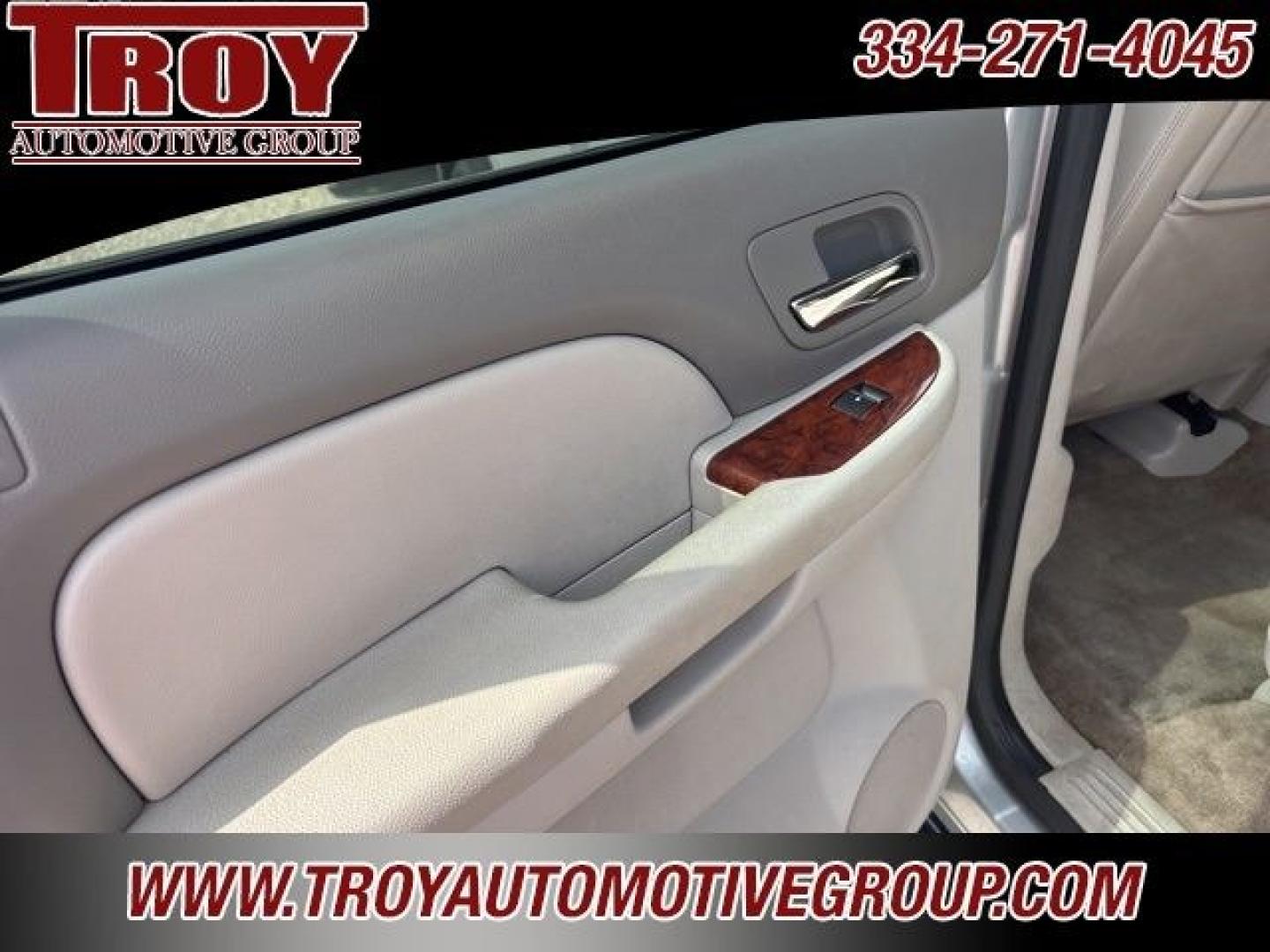 2013 Silver Ice Metallic /Light Titanium/Dark Titanium Chevrolet Suburban 1500 LT (1GNSCJE03DR) with an Vortec 5.3L V8 SFI Flex Fuel engine, Automatic transmission, located at 6812 Atlanta Hwy, Montgomery, AL, 36117, (334) 271-4045, 32.382118, -86.178673 - 2-Owner!!<br>Power Sunroof!!- Photo#18