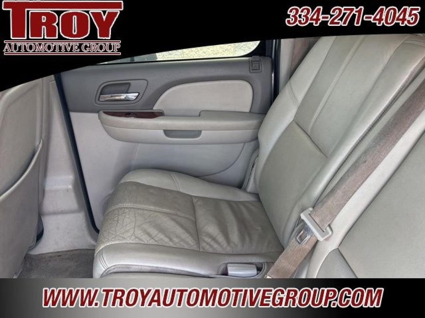 2013 Silver Ice Metallic /Light Titanium/Dark Titanium Chevrolet Suburban 1500 LT (1GNSCJE03DR) with an Vortec 5.3L V8 SFI Flex Fuel engine, Automatic transmission, located at 6812 Atlanta Hwy, Montgomery, AL, 36117, (334) 271-4045, 32.382118, -86.178673 - 2-Owner!!<br>Power Sunroof!!- Photo#24