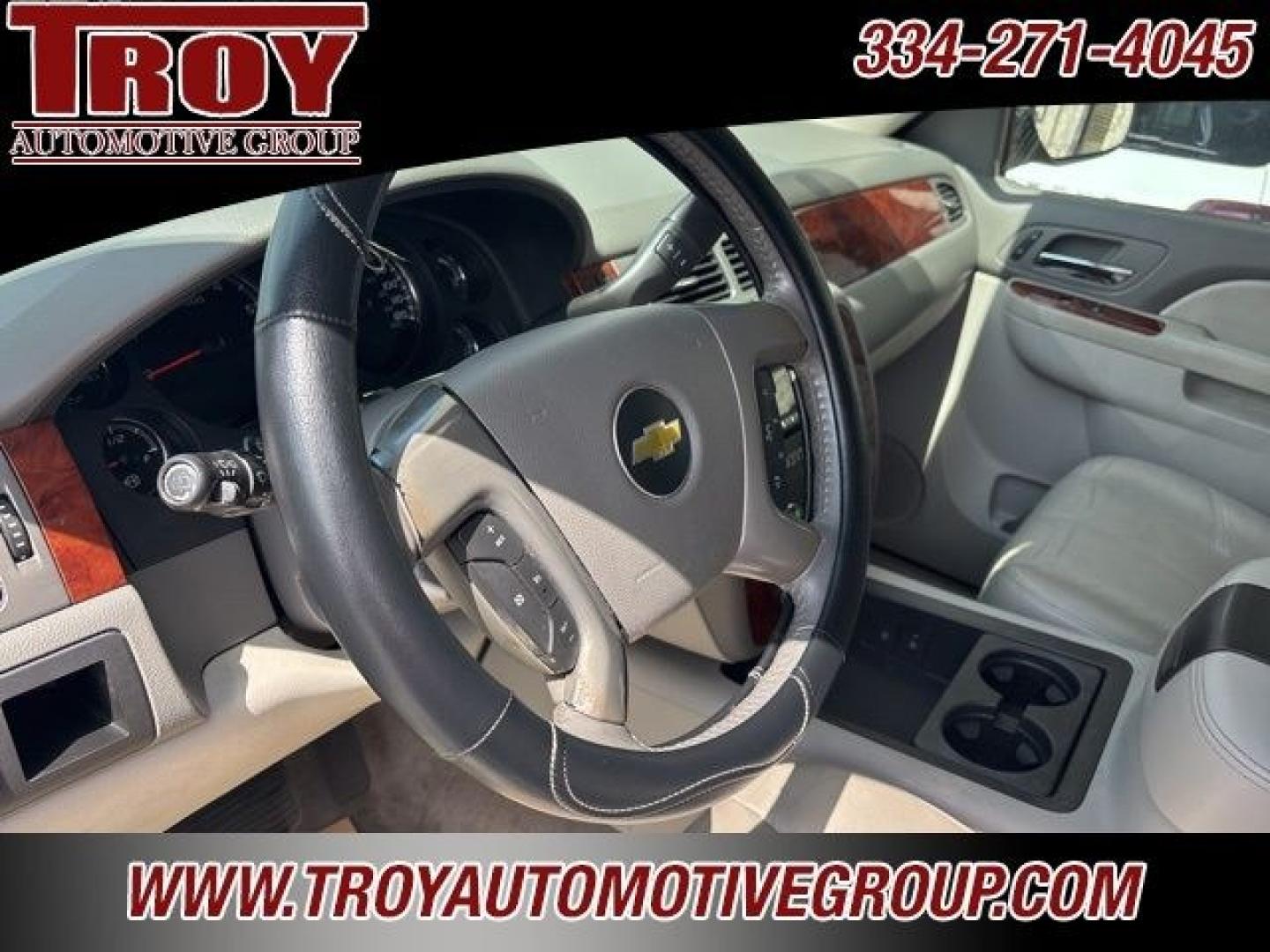 2013 Silver Ice Metallic /Light Titanium/Dark Titanium Chevrolet Suburban 1500 LT (1GNSCJE03DR) with an Vortec 5.3L V8 SFI Flex Fuel engine, Automatic transmission, located at 6812 Atlanta Hwy, Montgomery, AL, 36117, (334) 271-4045, 32.382118, -86.178673 - 2-Owner!!<br>Power Sunroof!!- Photo#30