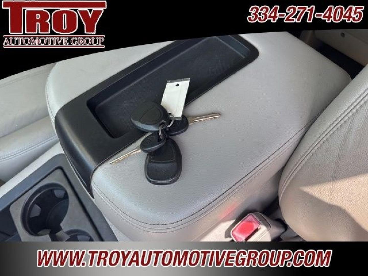 2013 Silver Ice Metallic /Light Titanium/Dark Titanium Chevrolet Suburban 1500 LT (1GNSCJE03DR) with an Vortec 5.3L V8 SFI Flex Fuel engine, Automatic transmission, located at 6812 Atlanta Hwy, Montgomery, AL, 36117, (334) 271-4045, 32.382118, -86.178673 - 2-Owner!!<br>Power Sunroof!!- Photo#31