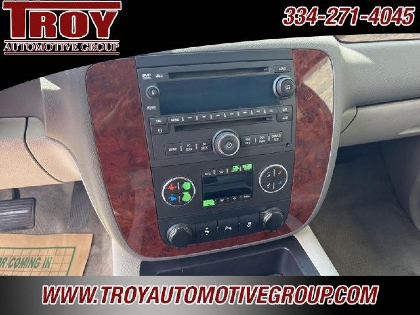 2013 Silver Ice Metallic /Light Titanium/Dark Titanium Chevrolet Suburban 1500 LT (1GNSCJE03DR) with an Vortec 5.3L V8 SFI Flex Fuel engine, Automatic transmission, located at 6812 Atlanta Hwy, Montgomery, AL, 36117, (334) 271-4045, 32.382118, -86.178673 - 2-Owner!!<br>Power Sunroof!!- Photo#35