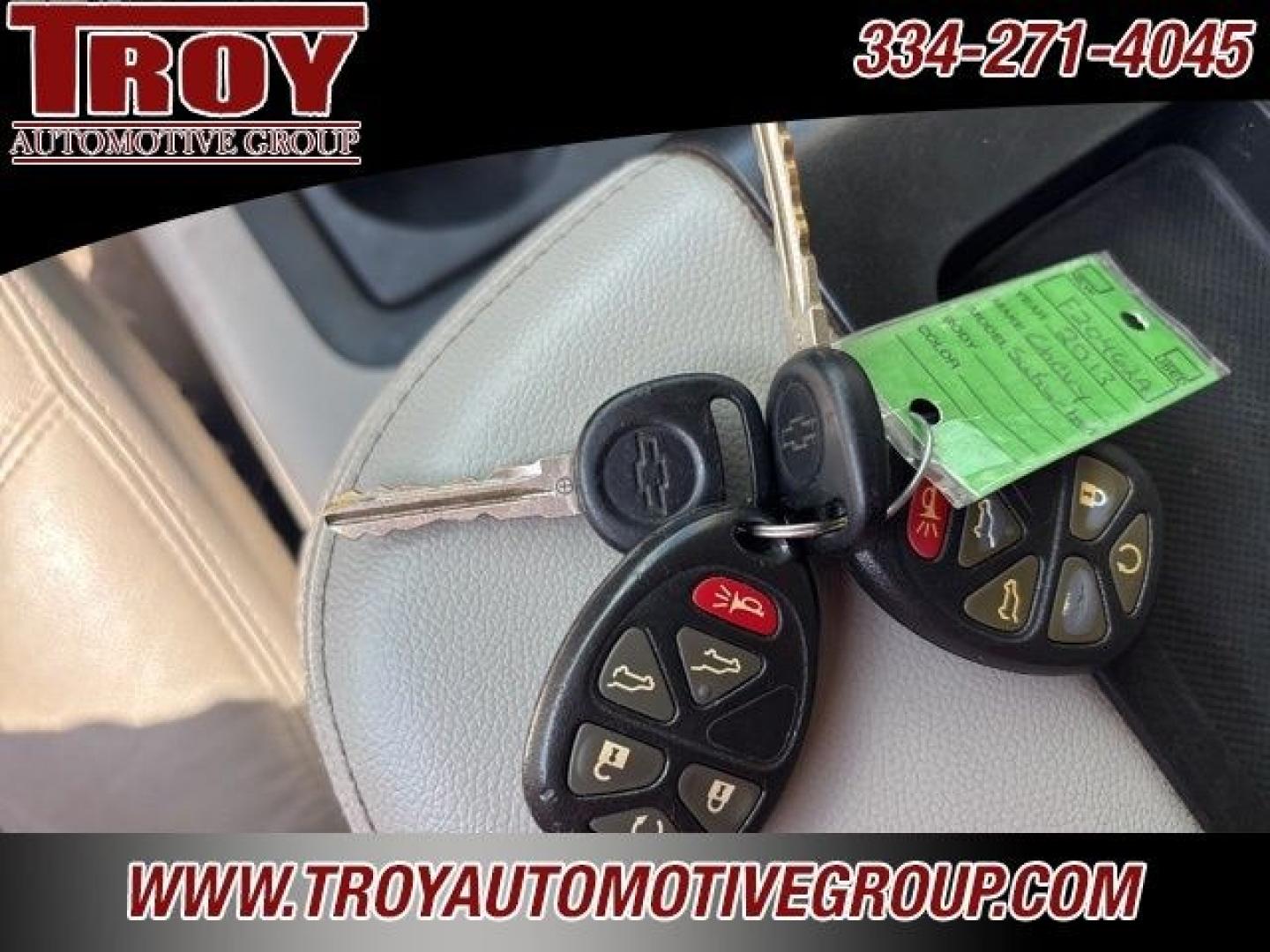 2013 Silver Ice Metallic /Light Titanium/Dark Titanium Chevrolet Suburban 1500 LT (1GNSCJE03DR) with an Vortec 5.3L V8 SFI Flex Fuel engine, Automatic transmission, located at 6812 Atlanta Hwy, Montgomery, AL, 36117, (334) 271-4045, 32.382118, -86.178673 - 2-Owner!!<br>Power Sunroof!!- Photo#36