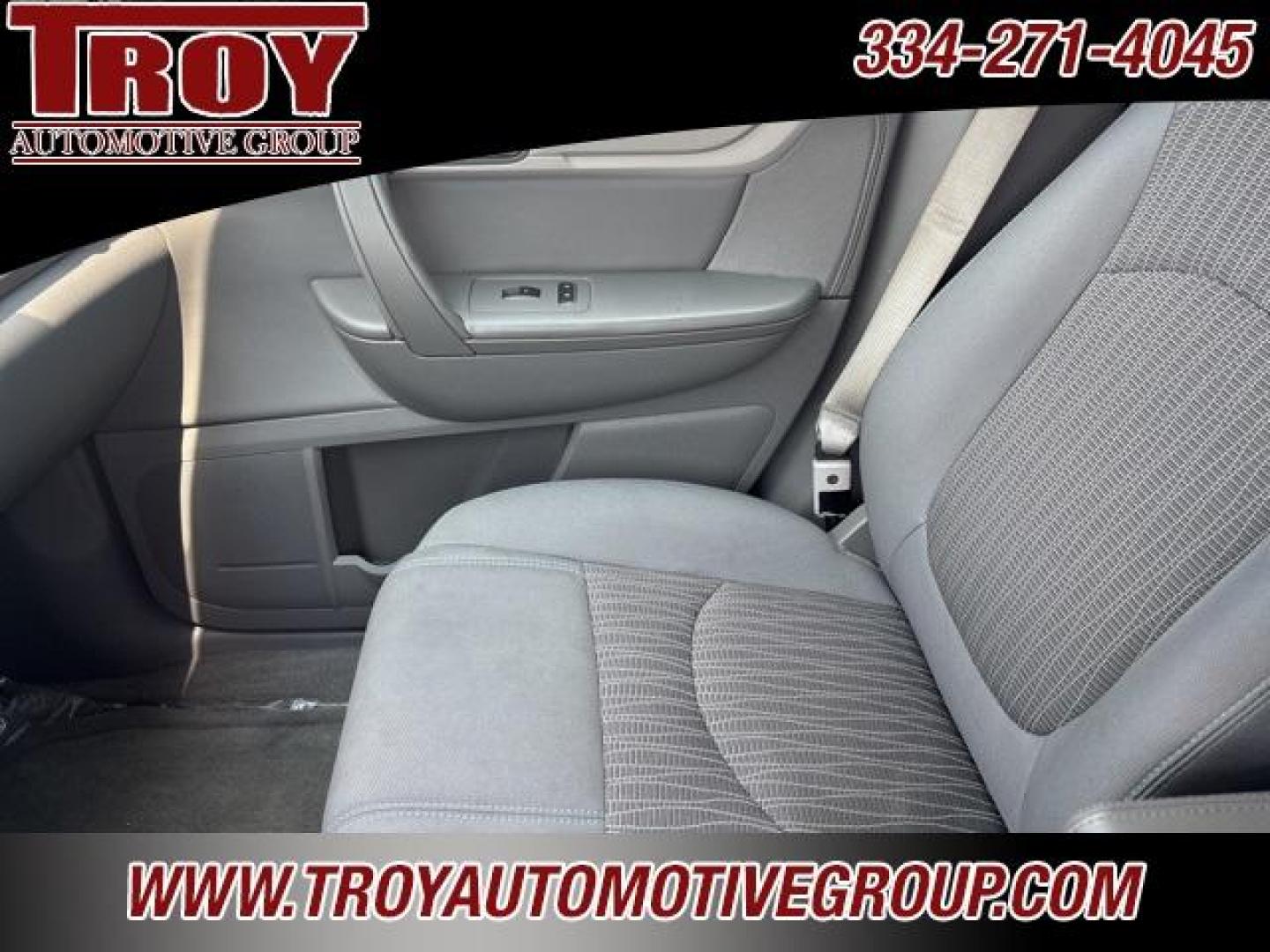2016 Silver Ice Metallic /Dark Titanium/Light Titanium Chevrolet Traverse LS (1GNKRFED6GJ) with an 3.6L V6 SIDI engine, Automatic transmission, located at 6812 Atlanta Hwy, Montgomery, AL, 36117, (334) 271-4045, 32.382118, -86.178673 - 3rd Seat!!<br>Tow Package!!<br>Back Up Camera!! - Photo#19