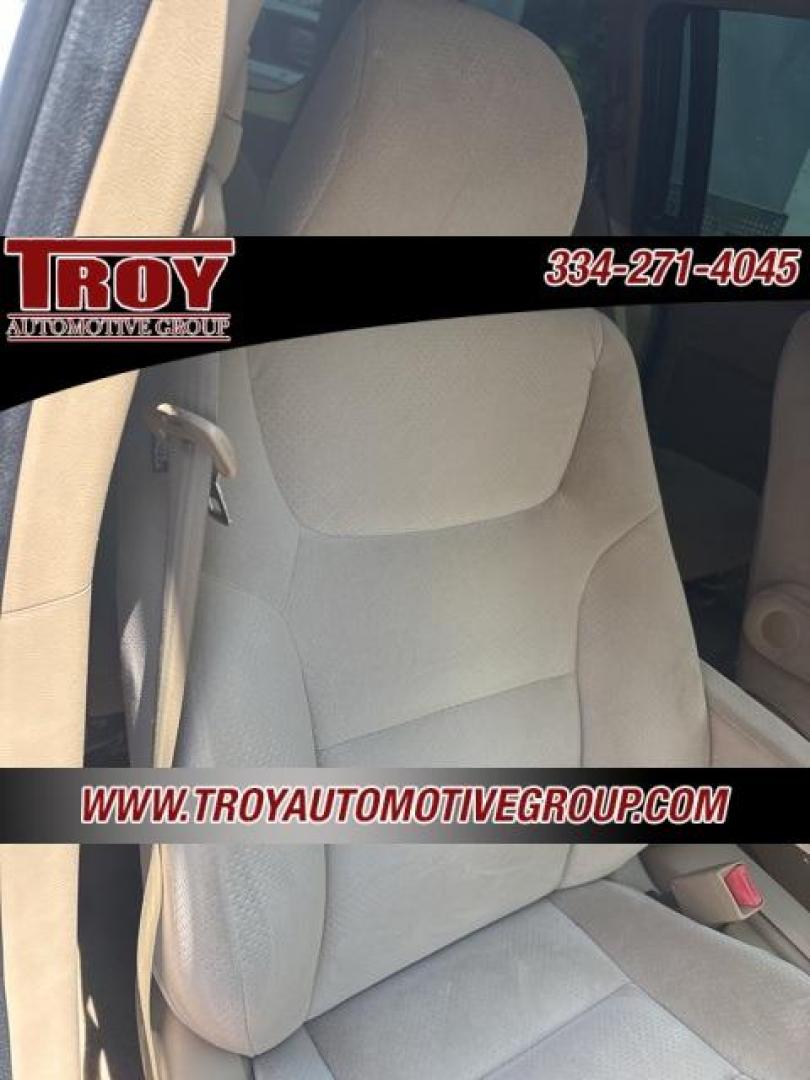 2007 Taffeta White /Ivory Honda Odyssey LX (5FNRL38287B) with an 3.5L V6 SOHC 24V VTEC engine, Automatic transmission, located at 6812 Atlanta Hwy, Montgomery, AL, 36117, (334) 271-4045, 32.382118, -86.178673 - 2-Master Remote Keys!!<br>Tow Package!! - Photo#7